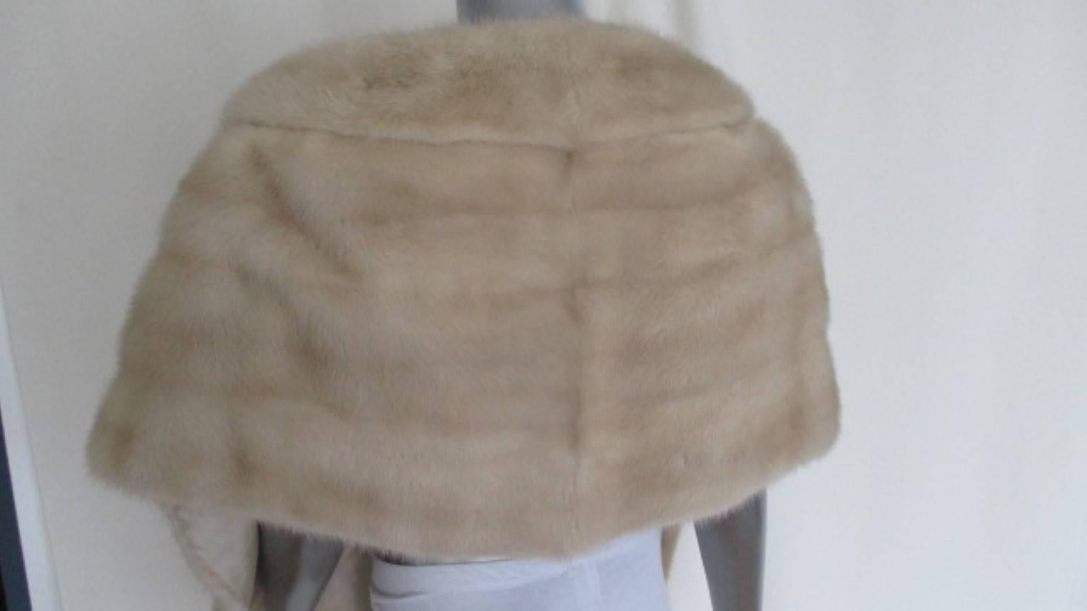 This stole is made of soft quality mink fur with an inside pocket and silk lining.
Its light to wear and in good vintage condition.
Golden Pearl Mink is accentuated by a pale golden tone in its pearly coloured fur. Production volume is lower than