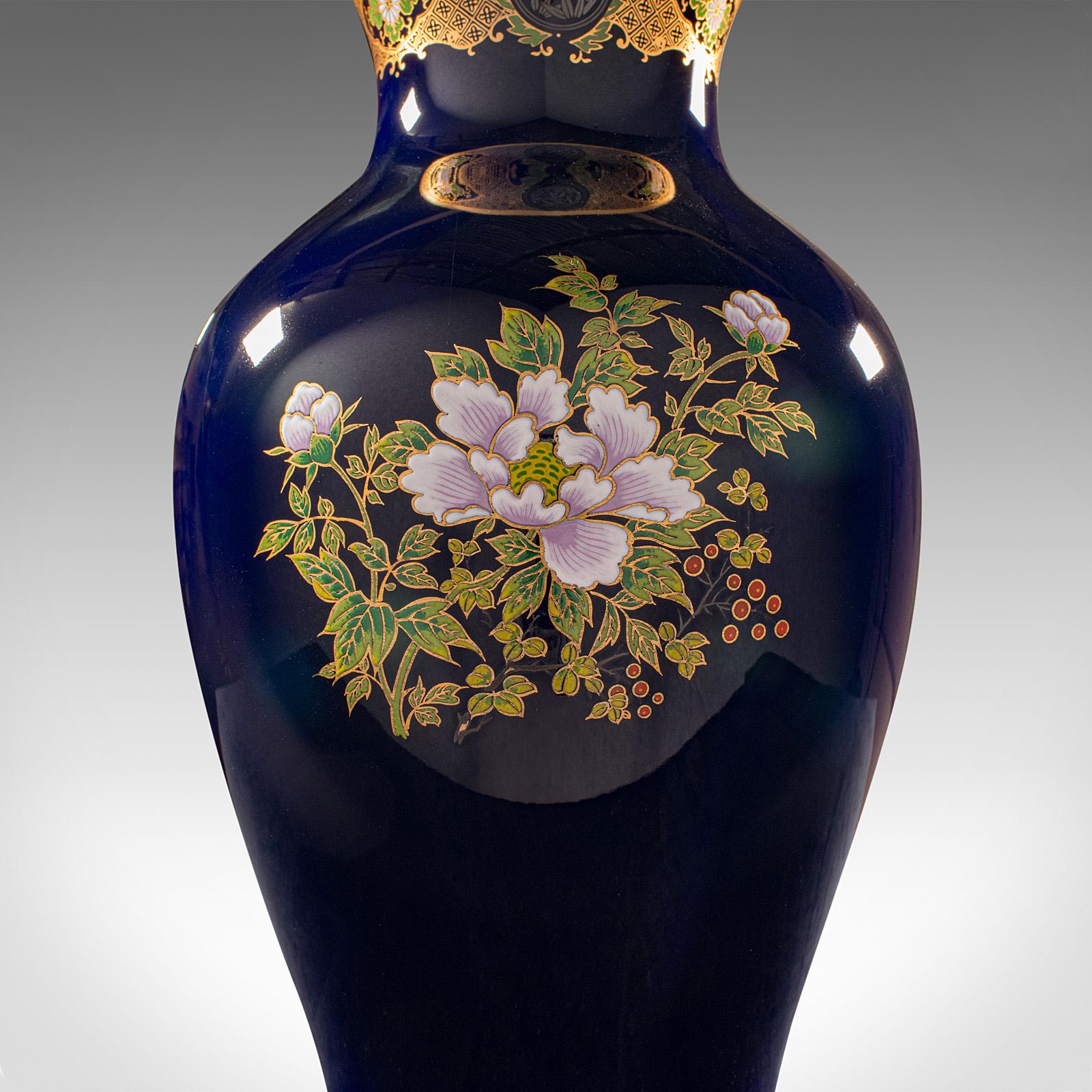 Vintage Golden Pheasant Vase, Chinese, Lacquer Ceramic Baluster Urn, Flower Pot  For Sale 4