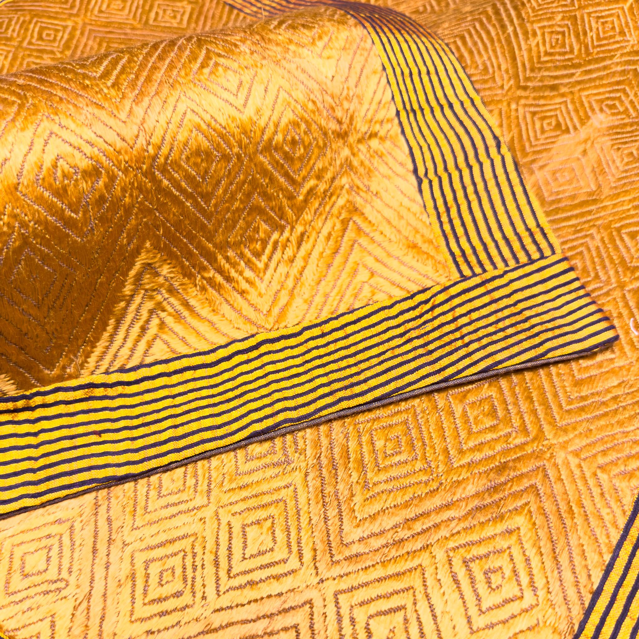 Ricamato Copricuscini Vintage Golden Phulkari (coppia) in vendita