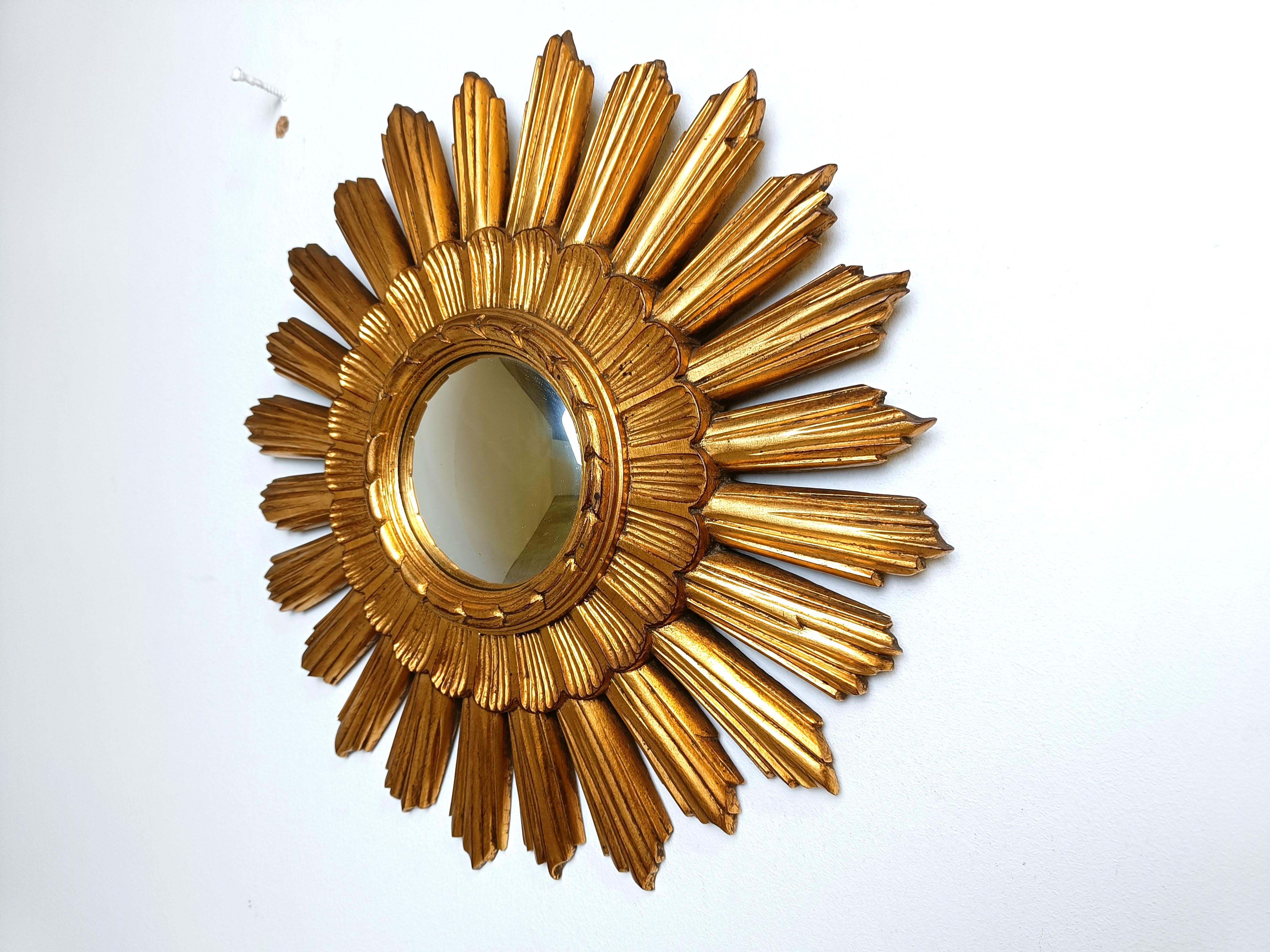 Espejo dorado sunburst vintage, años 60 en venta 6