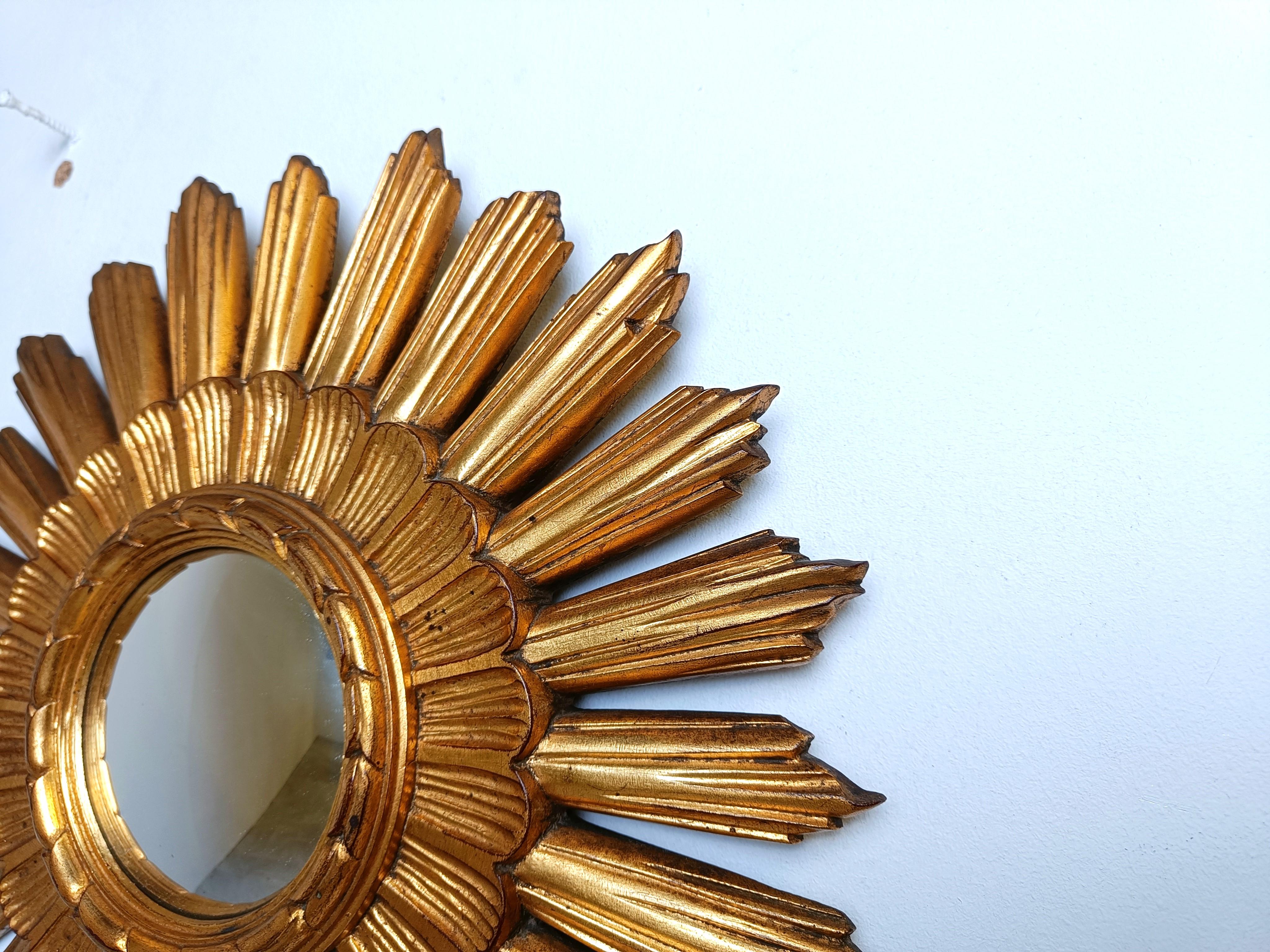 Espejo dorado sunburst vintage, años 60 en venta 8
