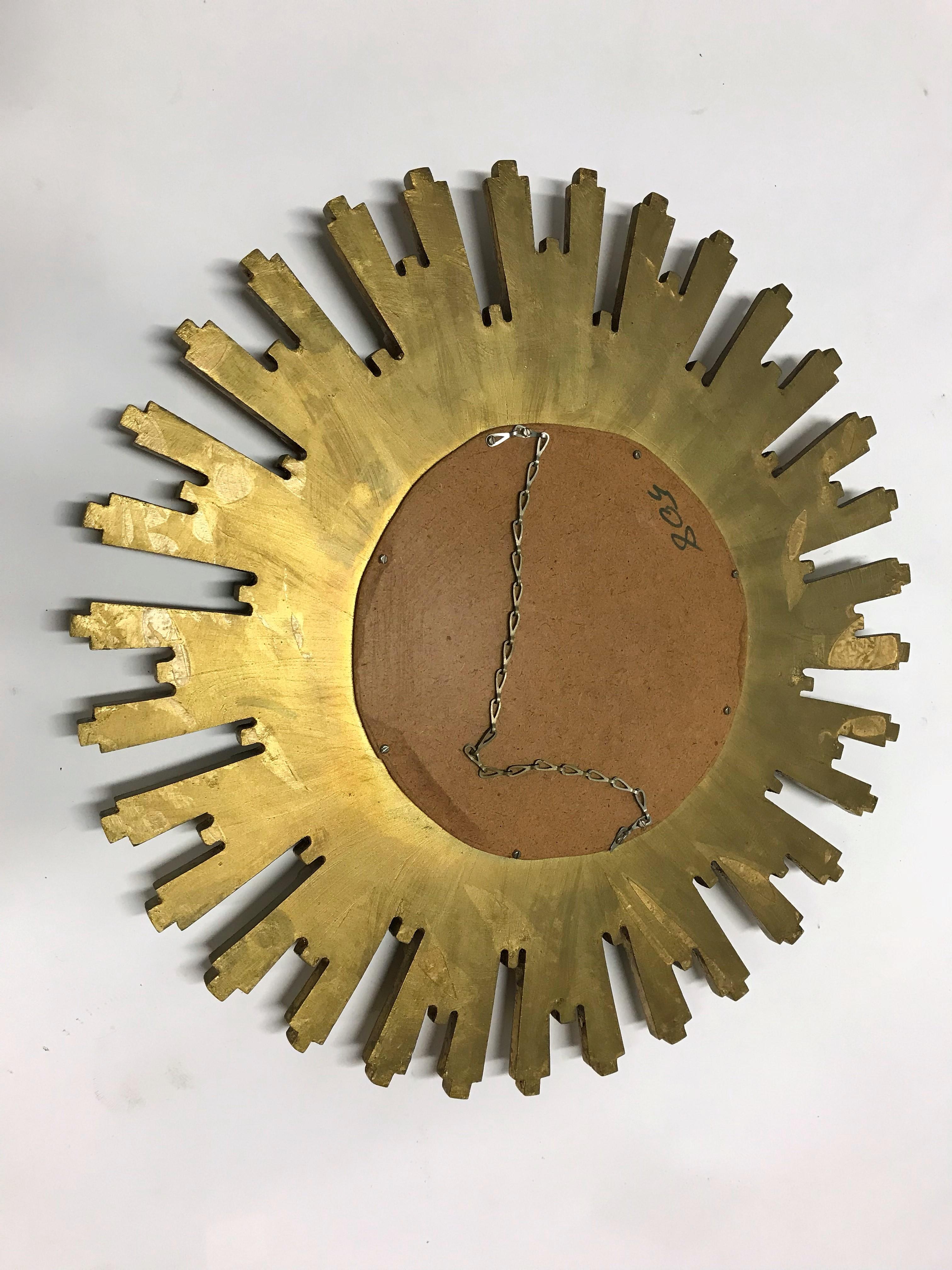 Heavy gilded resin sunburst mirror with convex mirror glass.

The golden mirror is in a very good condition.

1960s, made in Belgium.

Dimensions:
Diameter 55 cm/ 21.6