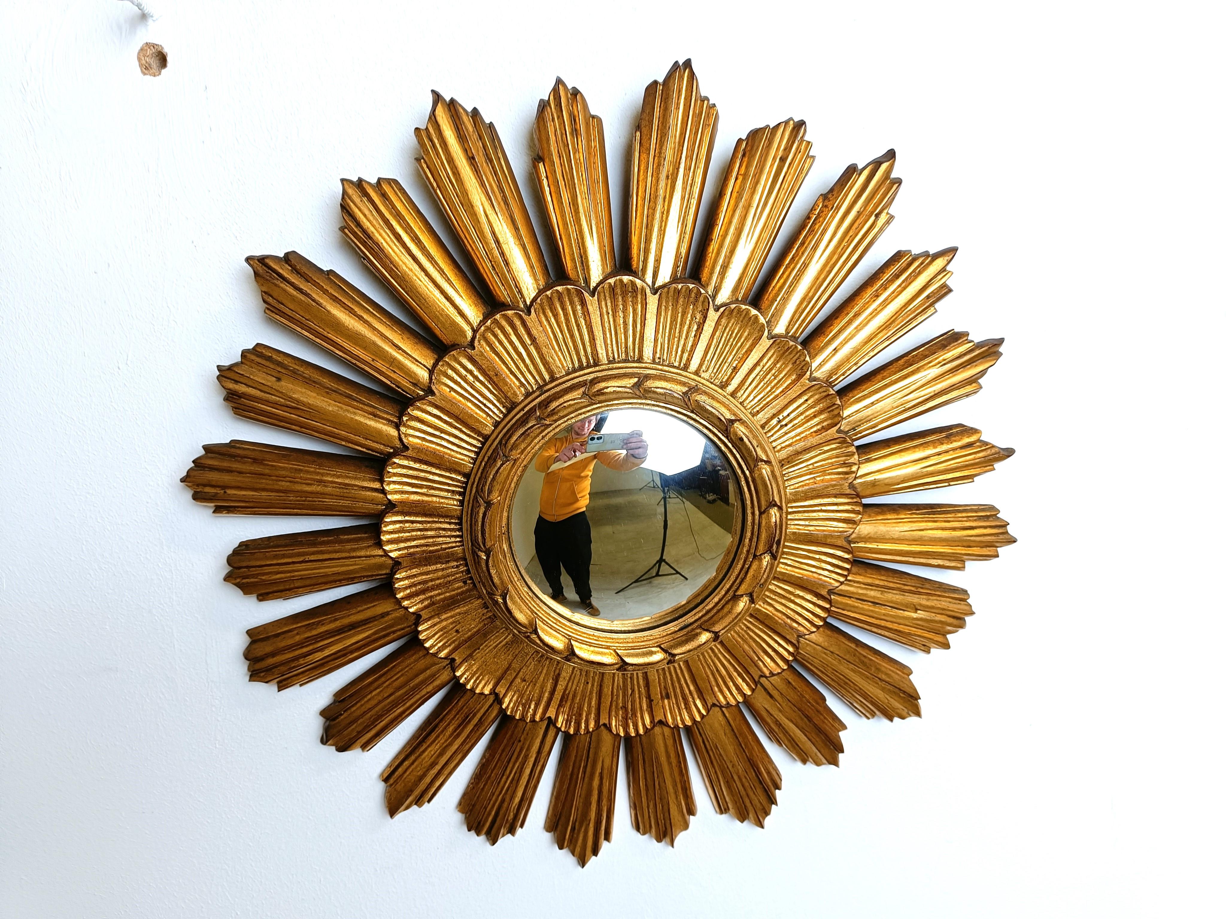 Espejo dorado sunburst vintage, años 60 en venta 1