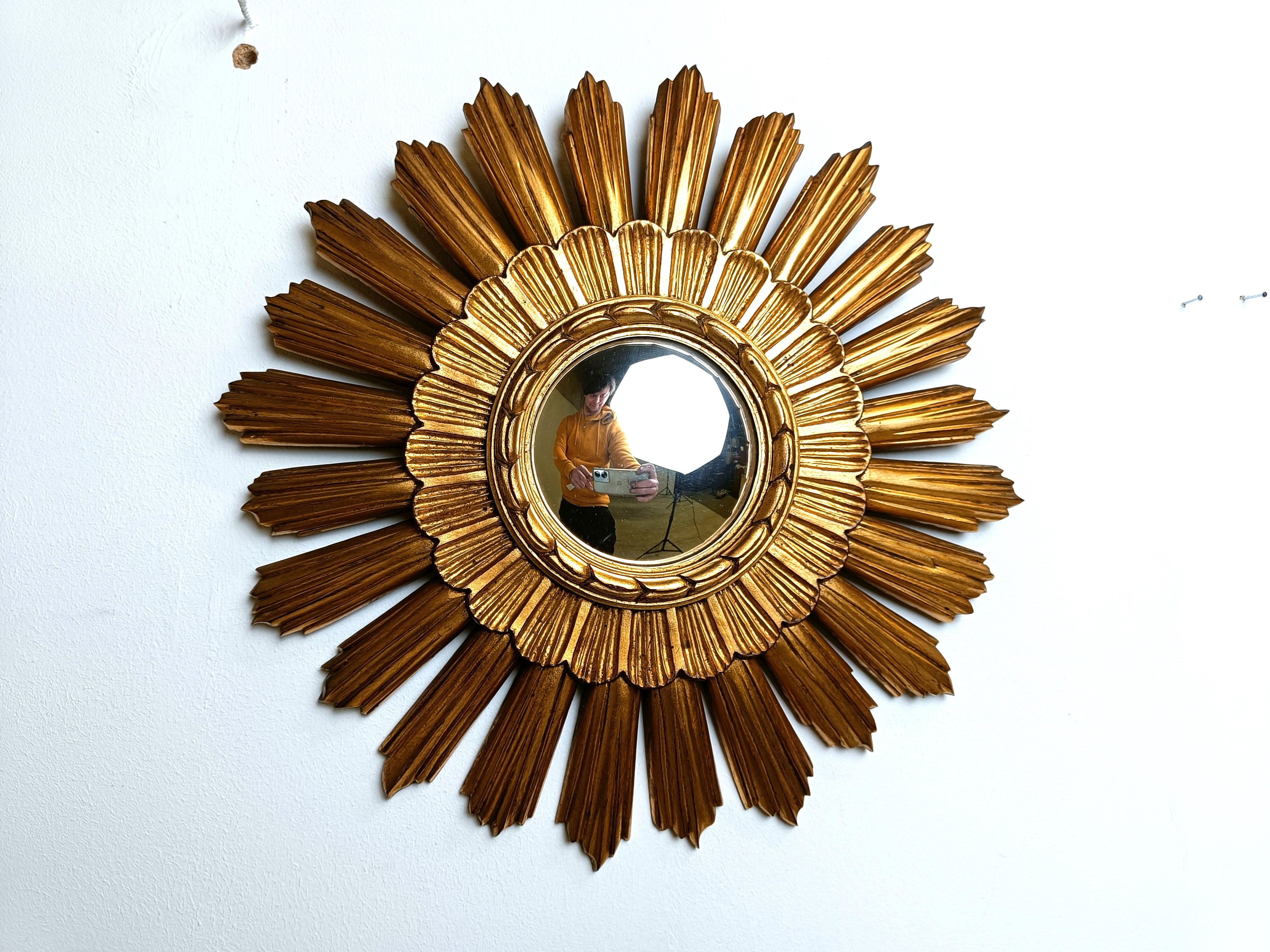 Espejo dorado sunburst vintage, años 60 en venta 2