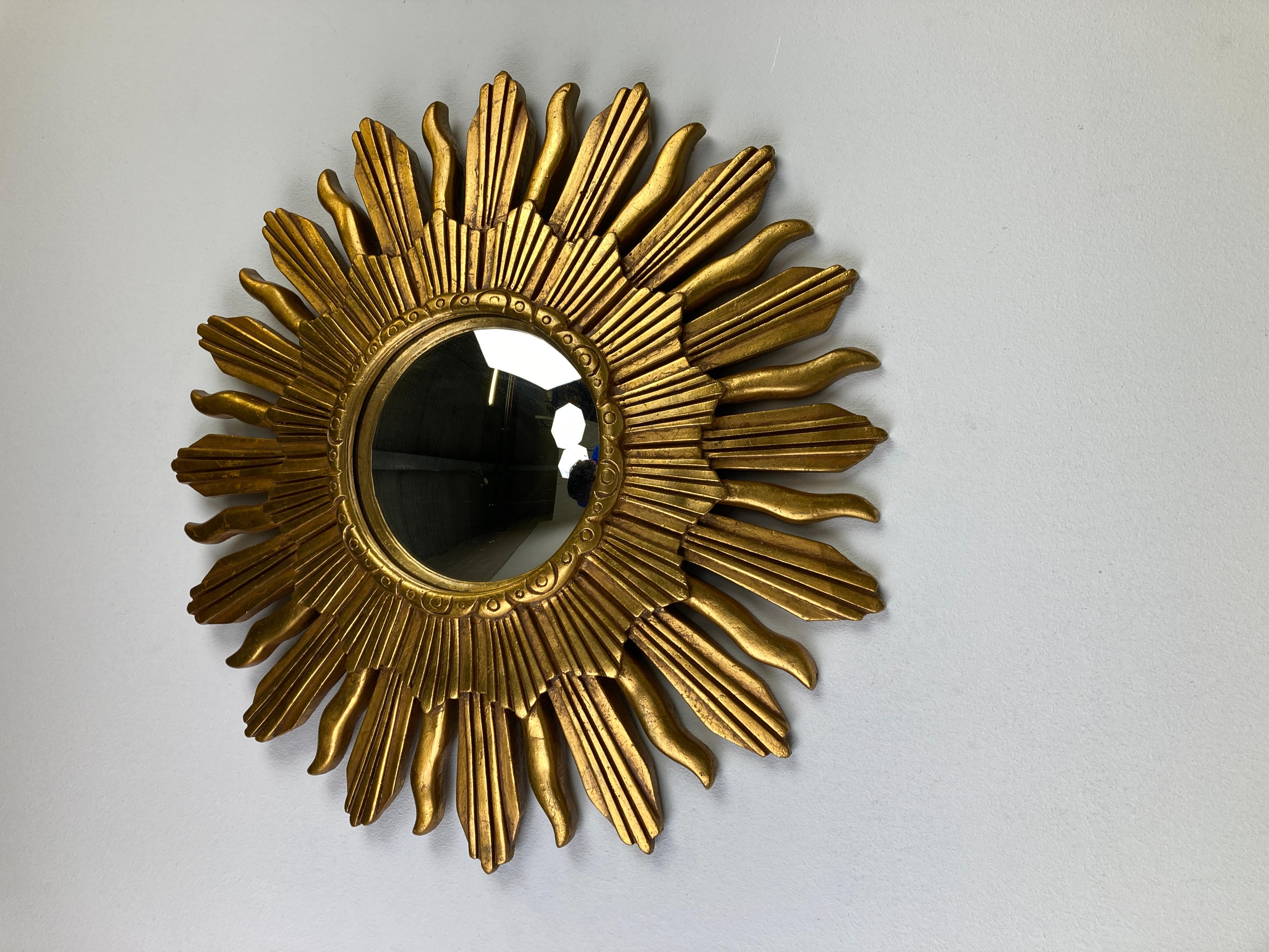 Vintage golden sunburst mirror For Sale 3