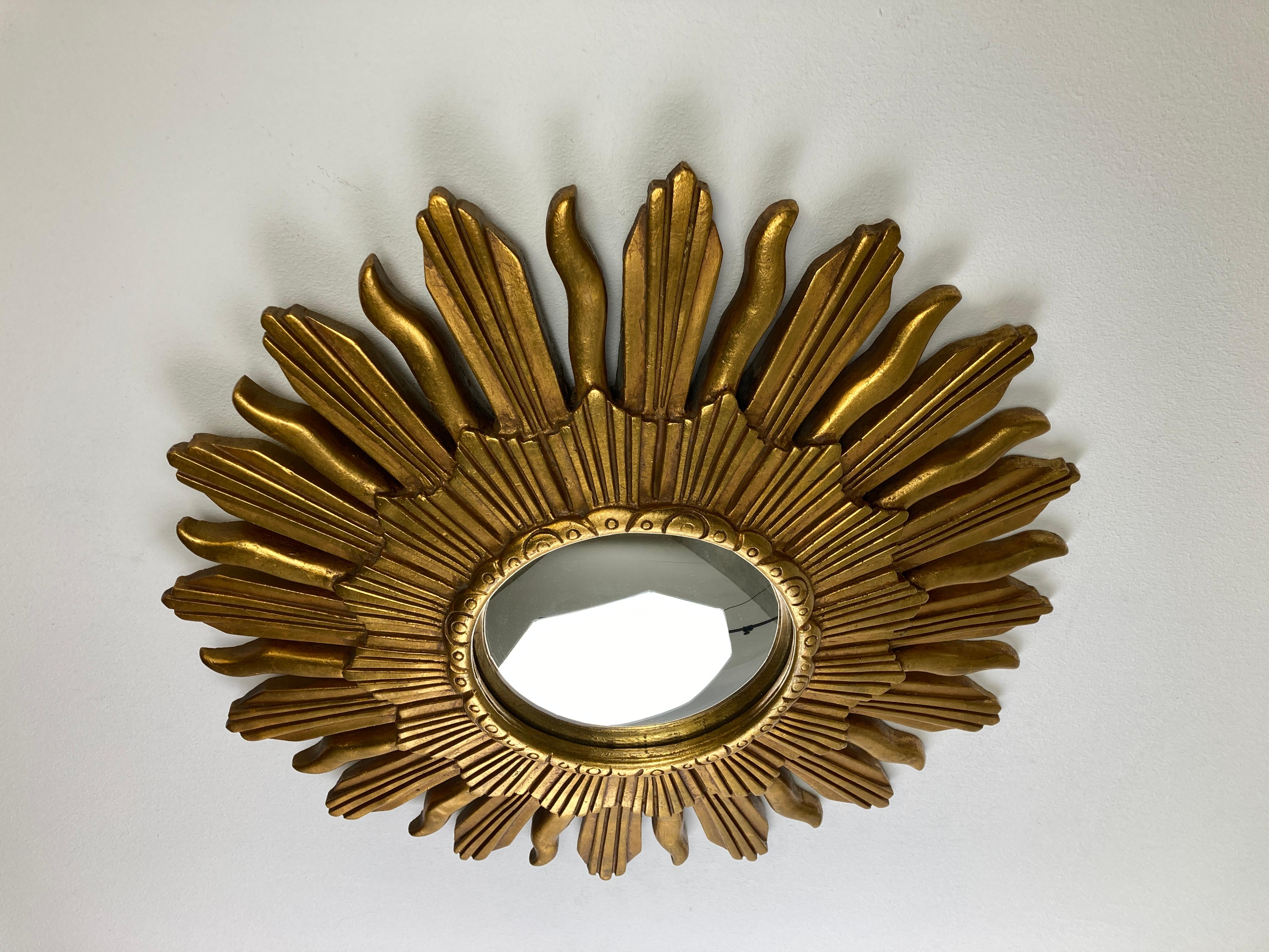 Hollywood Regency Miroir vintage doré en forme de soleil en vente