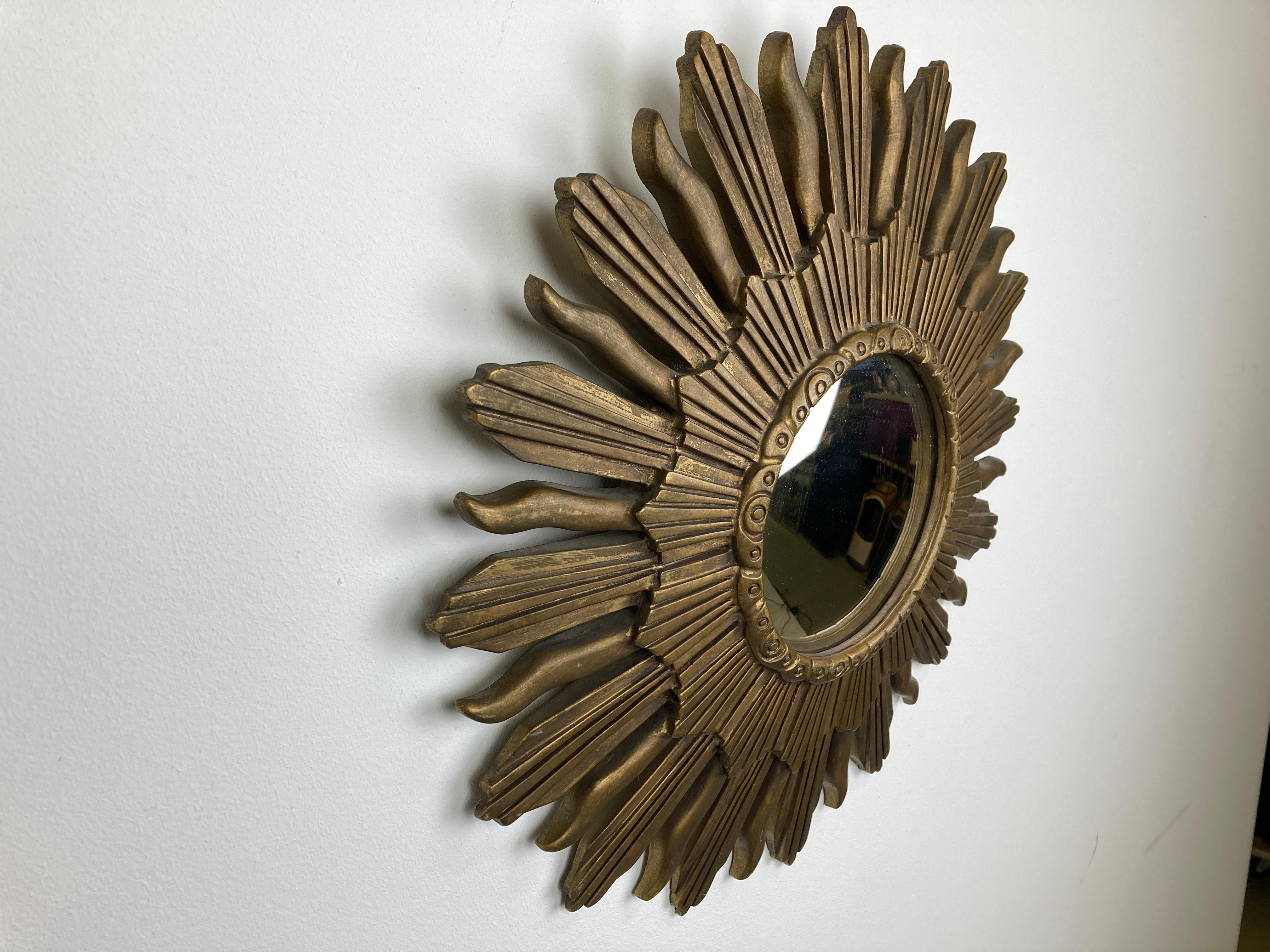 Vintage golden sunburst mirror In Good Condition For Sale In HEVERLEE, BE