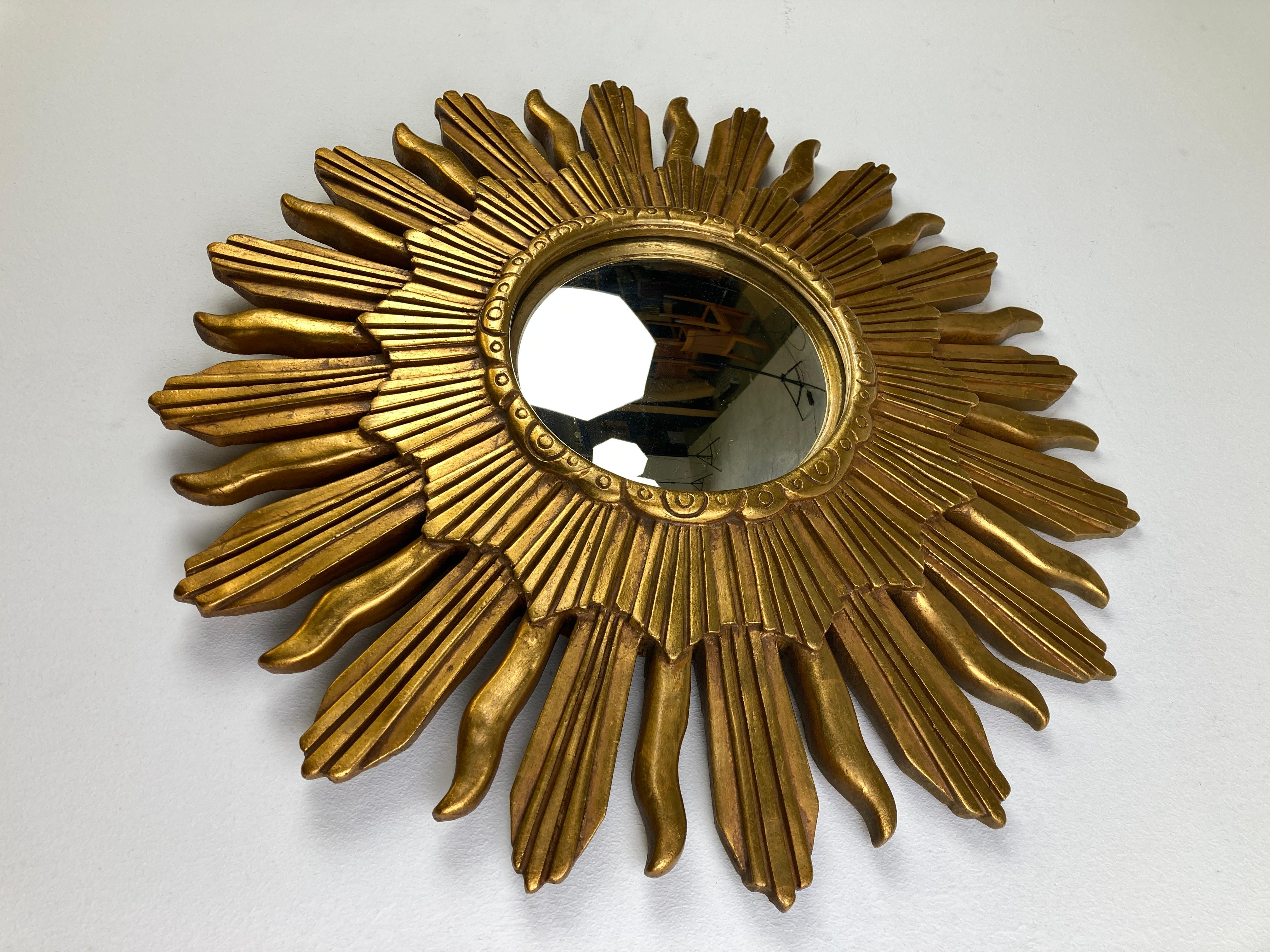 Vintage golden sunburst mirror In Good Condition For Sale In HEVERLEE, BE