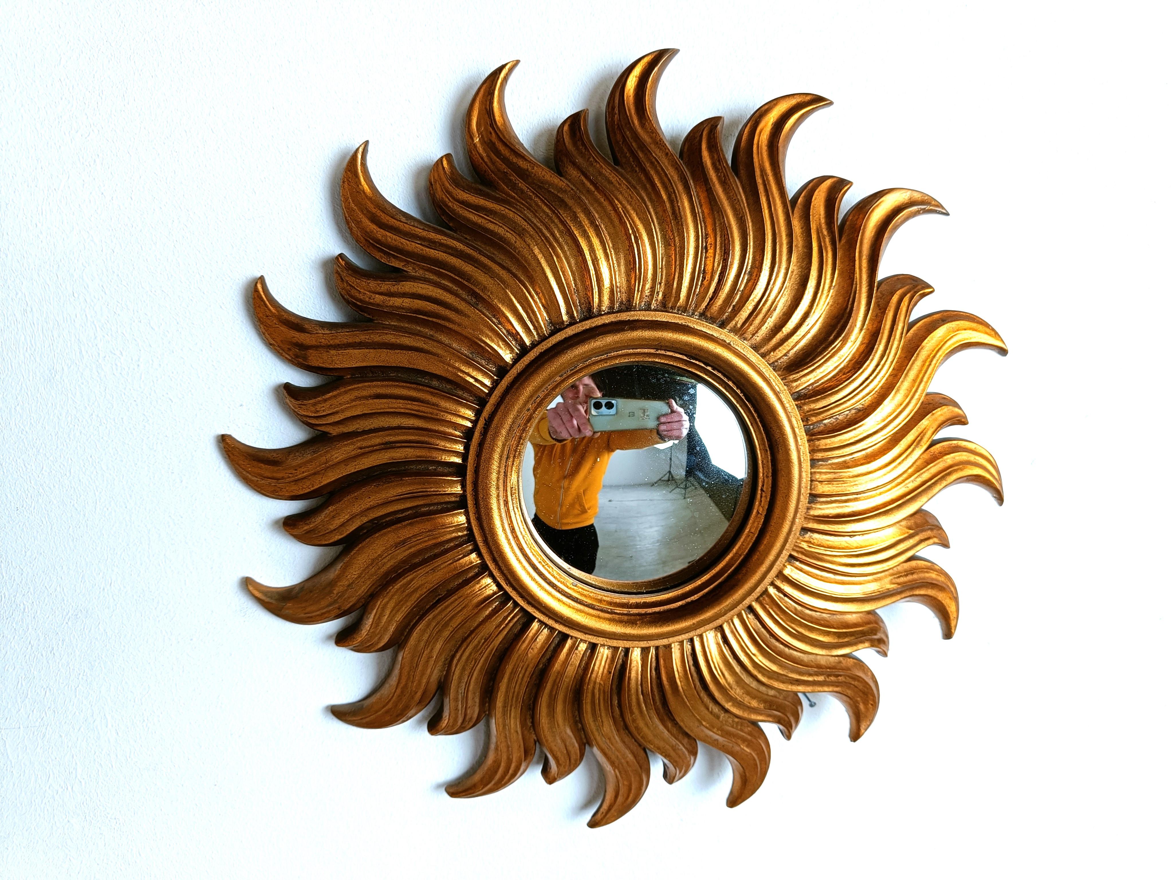 Miroir vintage doré en forme de soleil Bon état - En vente à HEVERLEE, BE