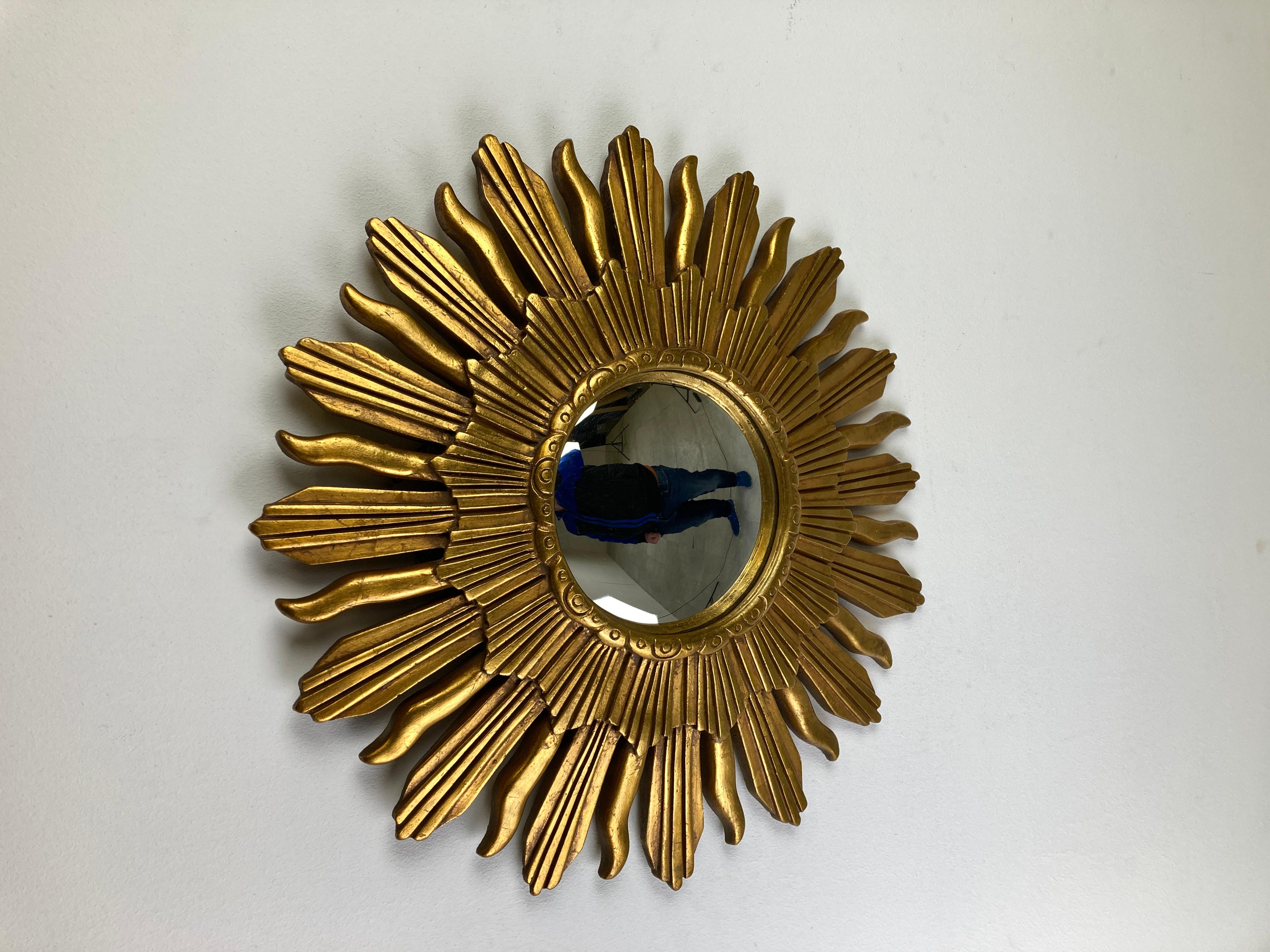 Miroir vintage doré en forme de soleil en vente 1