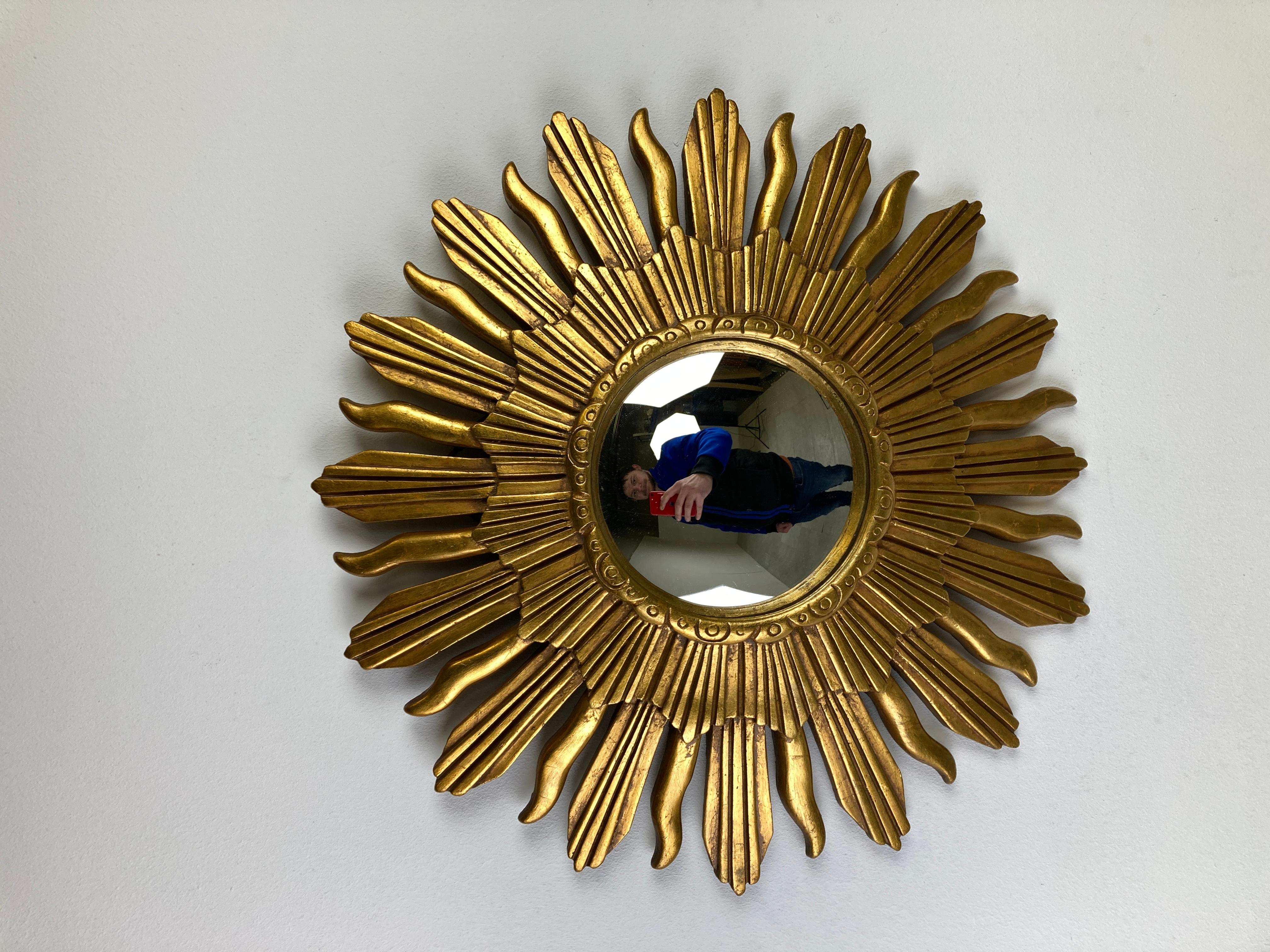 Miroir vintage doré en forme de soleil en vente 2