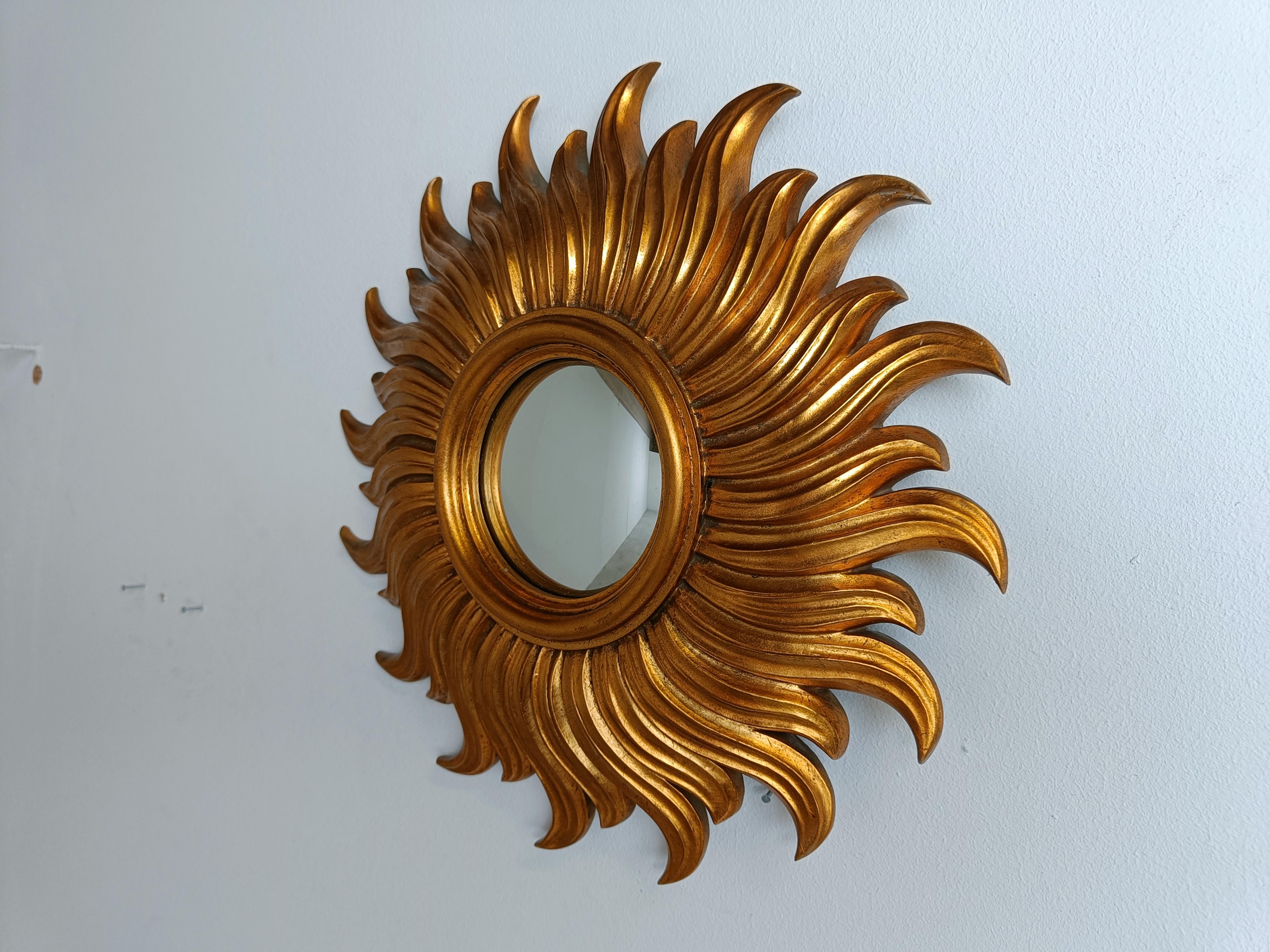 Vintage golden sunburst mirror For Sale 1