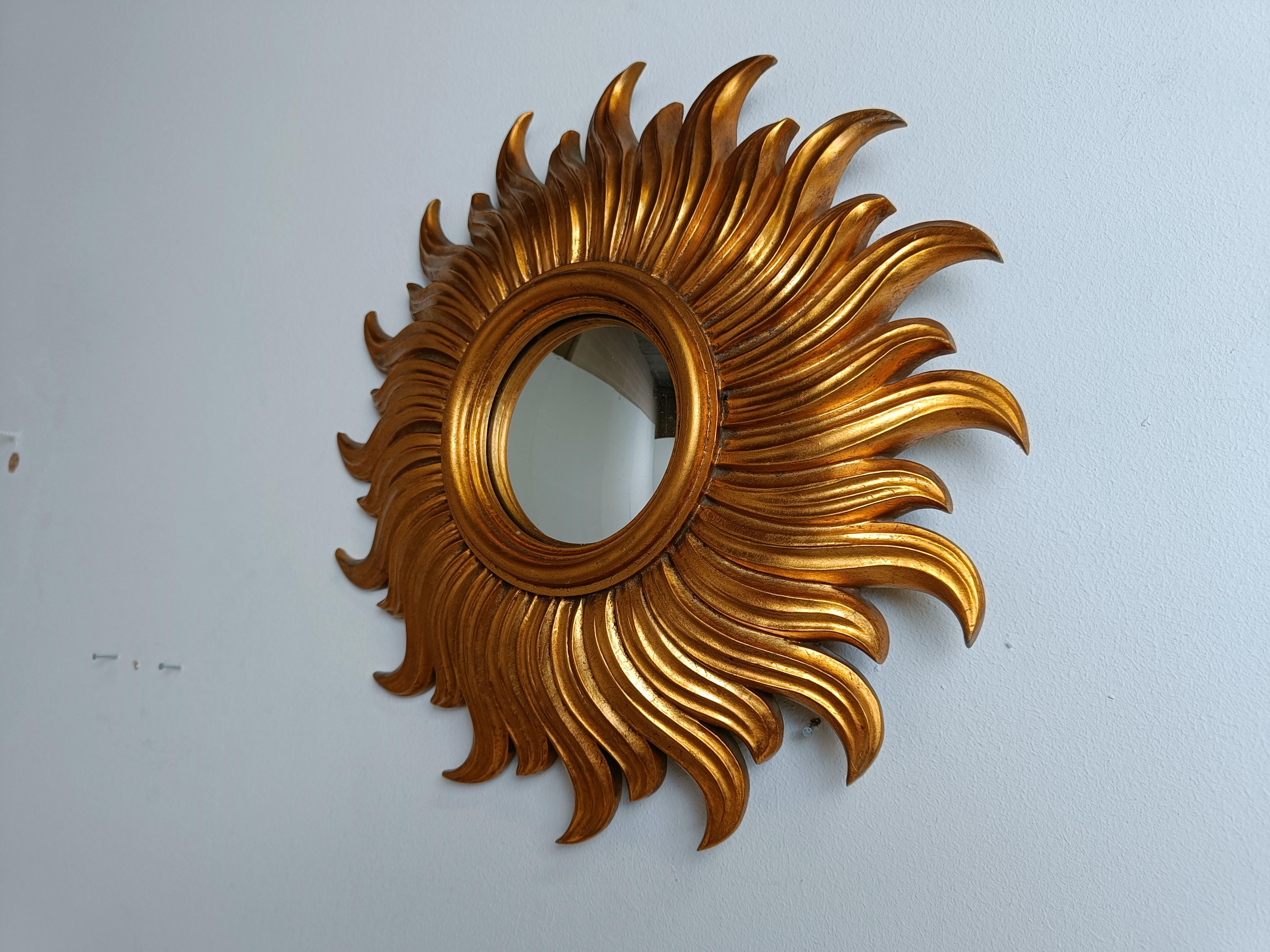 Miroir vintage doré en forme de soleil en vente 2