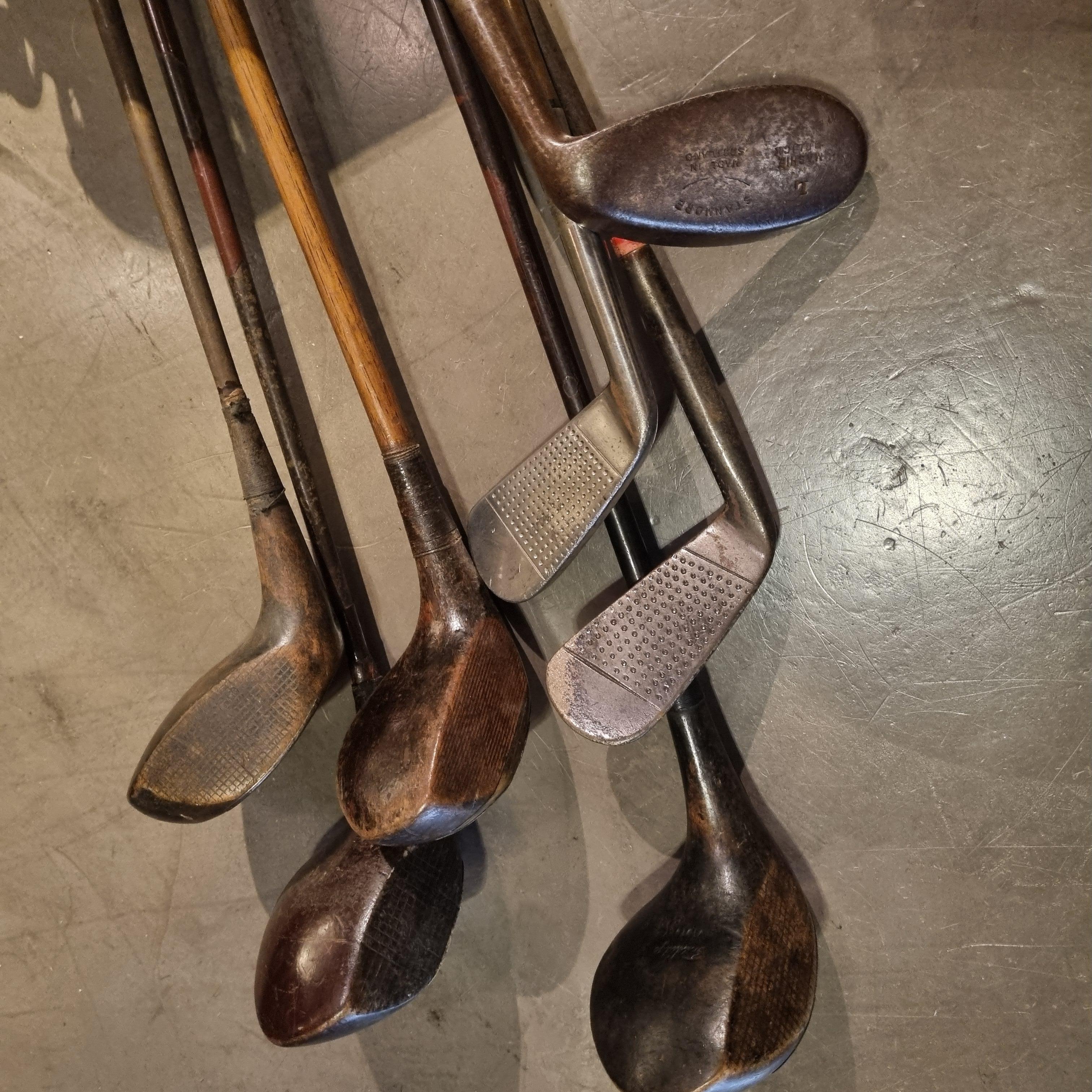 Vintage Golf Clubs with Bag In Good Condition For Sale In Barcelona, ES