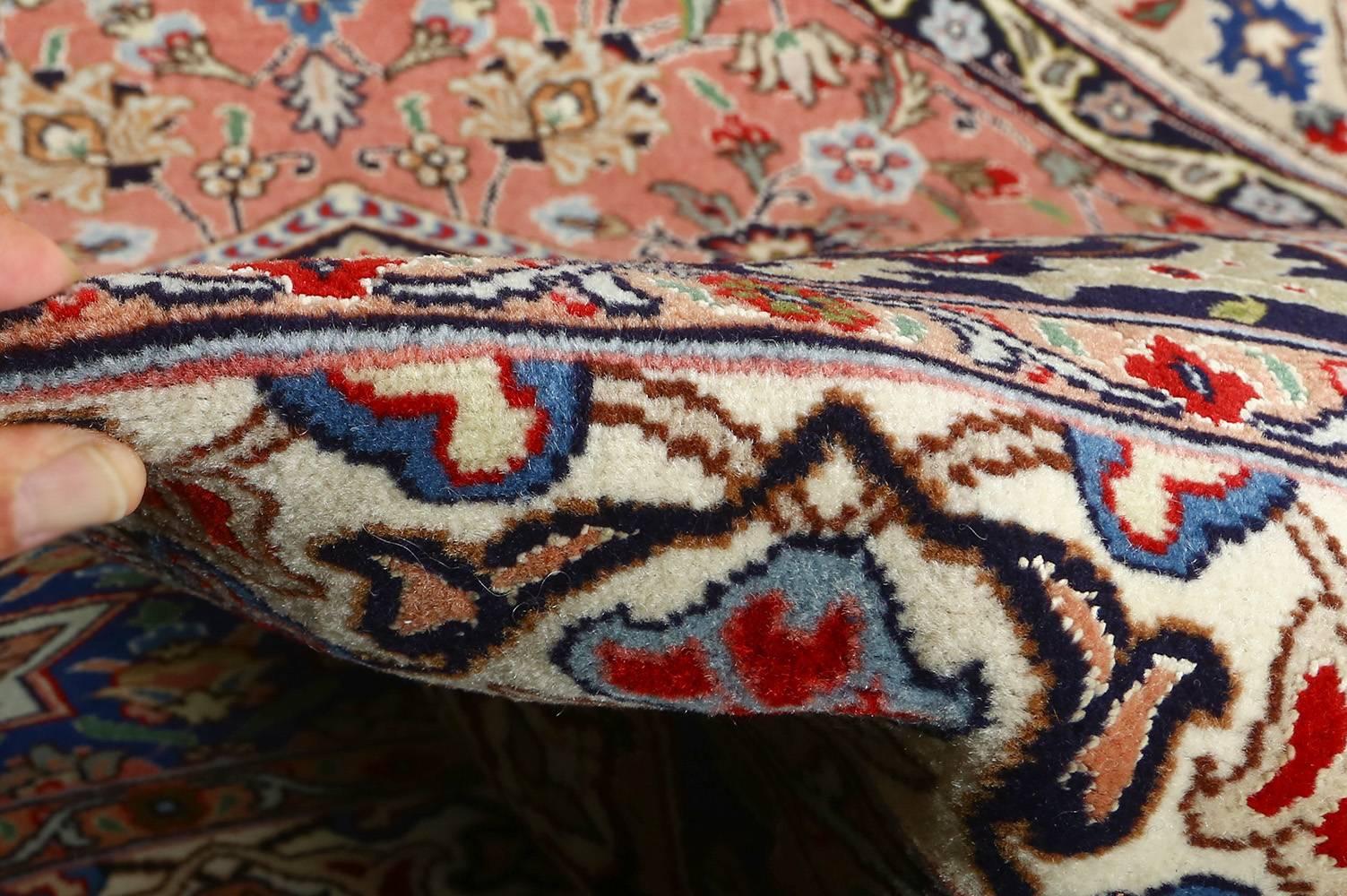 Komplizierter Vintage Tabriz Persian Rug, Knoten pro Quadratzoll: 400, Herkunftsland / Teppichart: Vintage Perserteppich, CIRCA Datum: Spätes 20. Jahrhundert. Größe: 9 ft 11 in x 13 ft (3,02 m x 3,96 m).