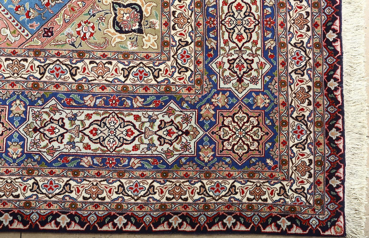 Tabriz-Perserteppich im Gonbad-Design. Größe: 9 ft 11 in x 13 ft (20. Jahrhundert)