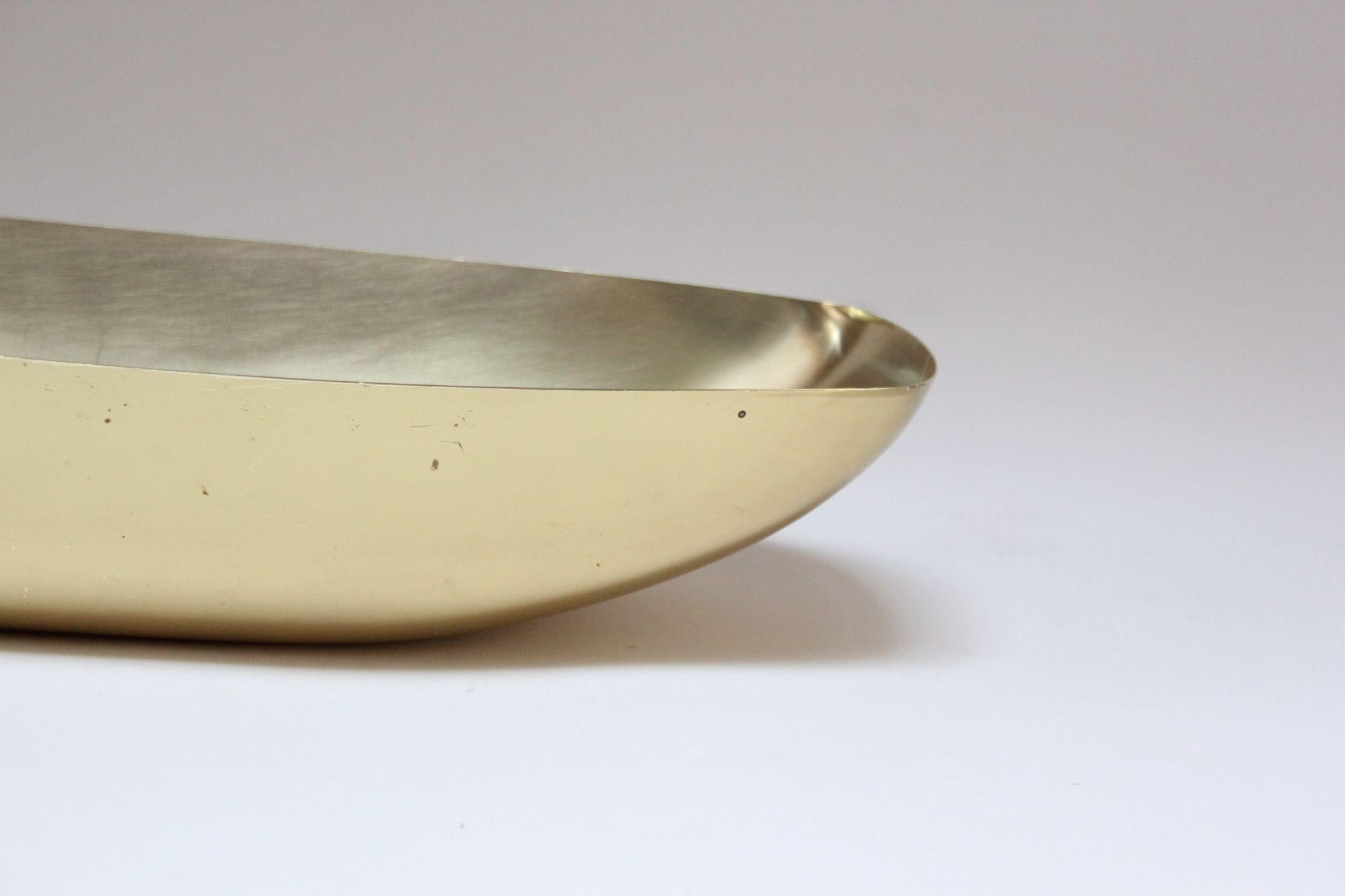 Vintage Gondola Form Oblong Polished Brass Decorative / Fruit Bowl For Sale 4