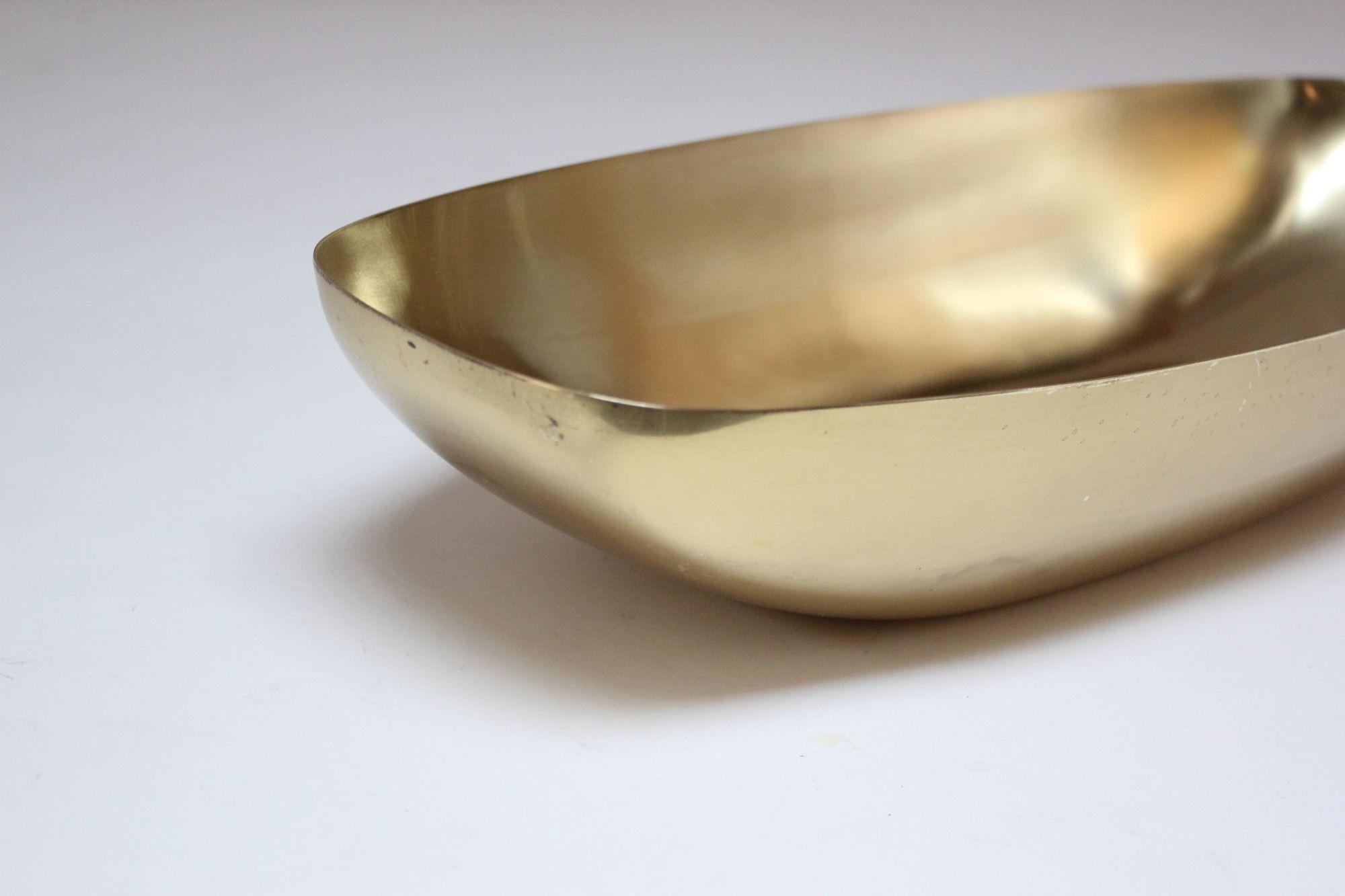 Vintage Gondola Form Oblong Polished Brass Decorative / Fruit Bowl For Sale 7