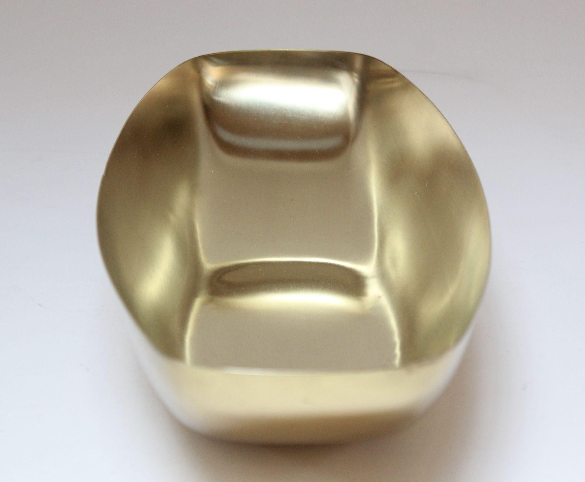 Mid-Century Modern Vintage Gondola Form Oblong Polished Brass Decorative / Fruit Bowl For Sale