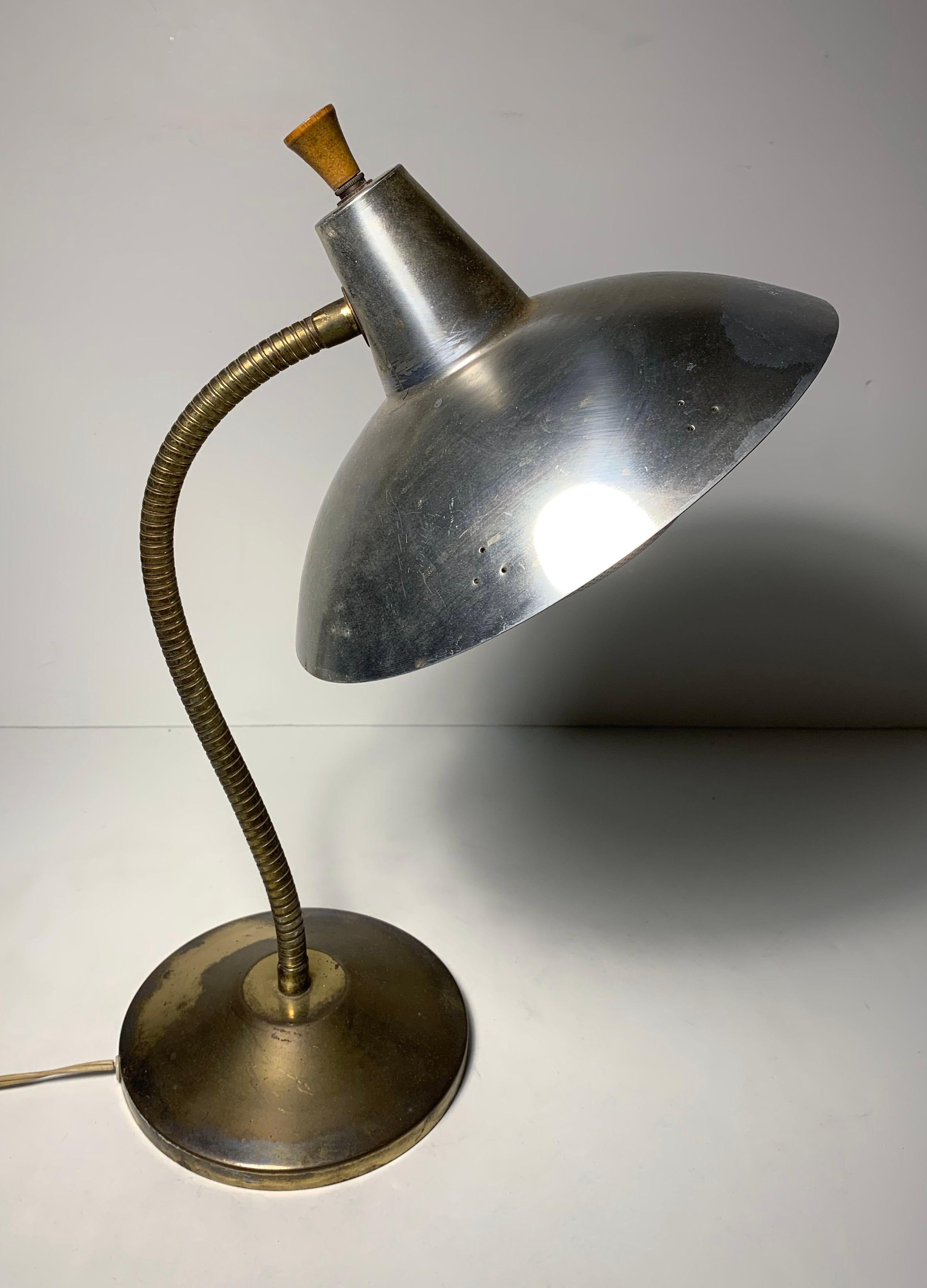 Mid-Century Modern Vintage Gooseneck Desk Lamp attributed to Lightolier For Sale