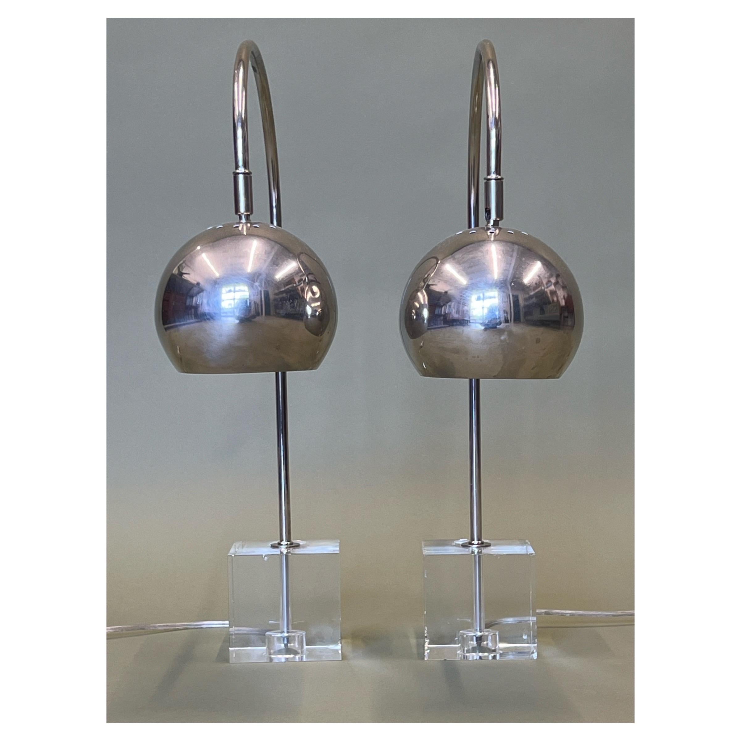 Mid-Century Modern Vintage Gooseneck Lamps on Lucite Base by Drexel Heritage For Sale