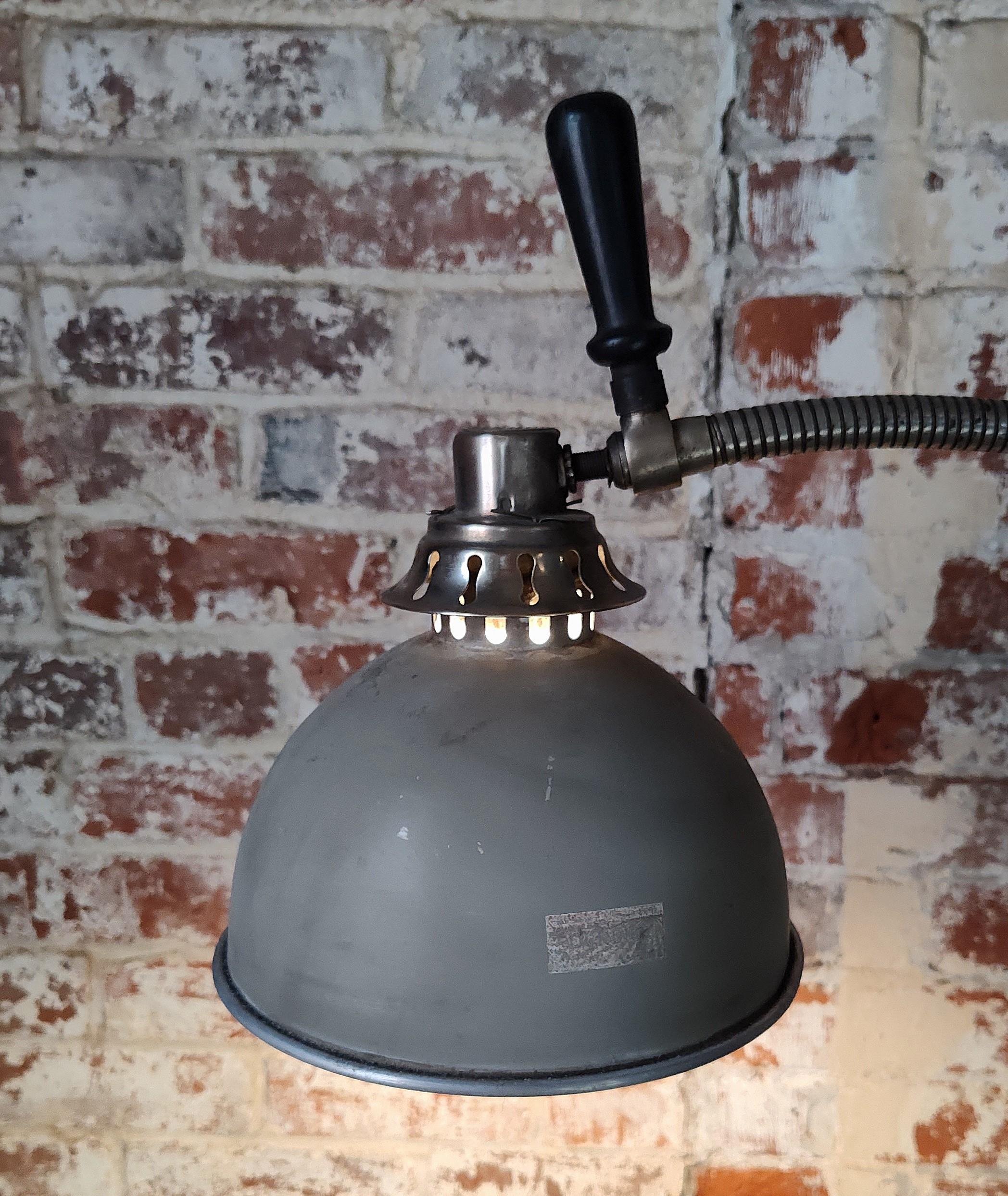 Vintage Schwanenhals Medizinische Stehlampe im Angebot 4