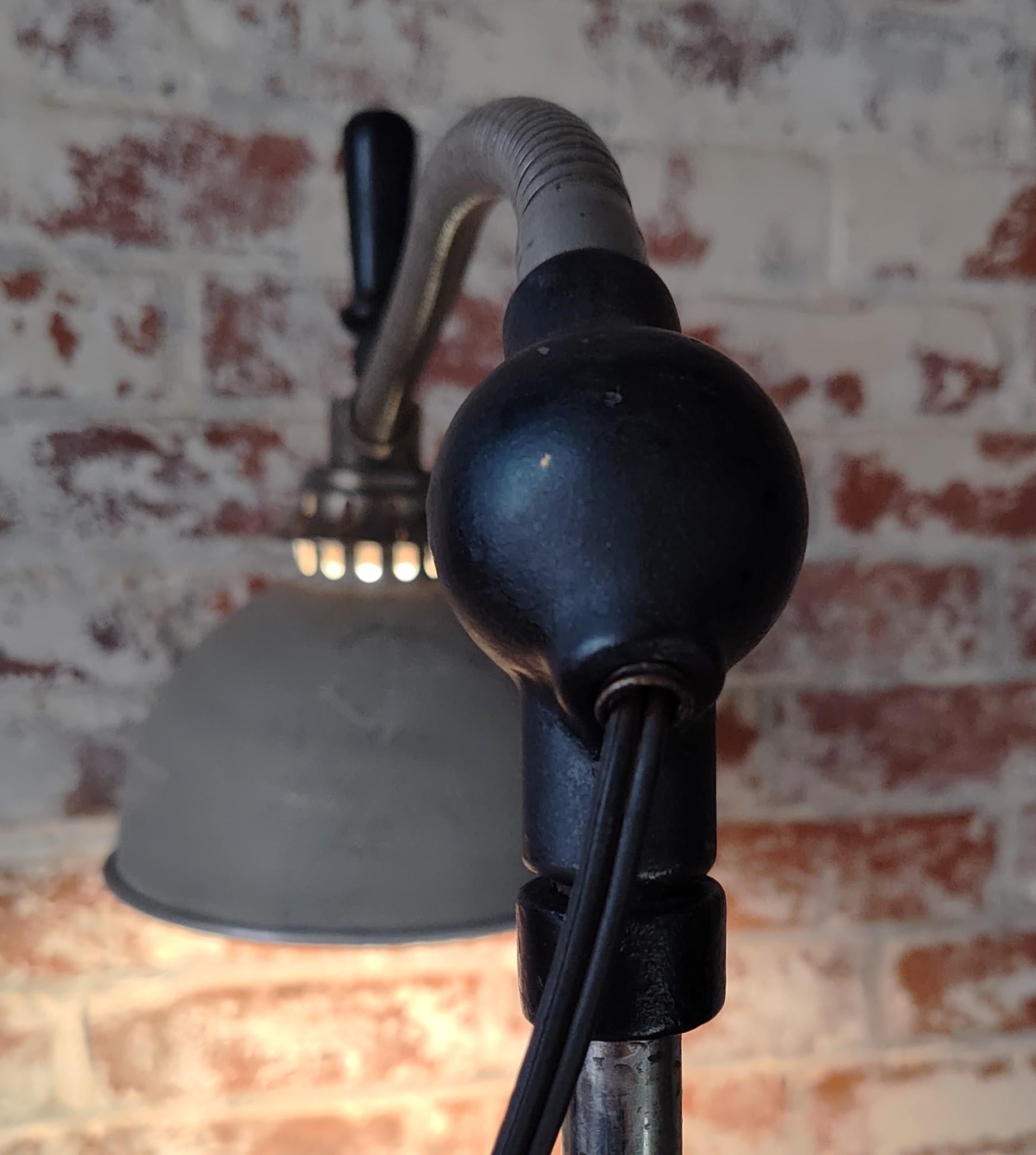 Vintage Schwanenhals Medizinische Stehlampe im Angebot 5