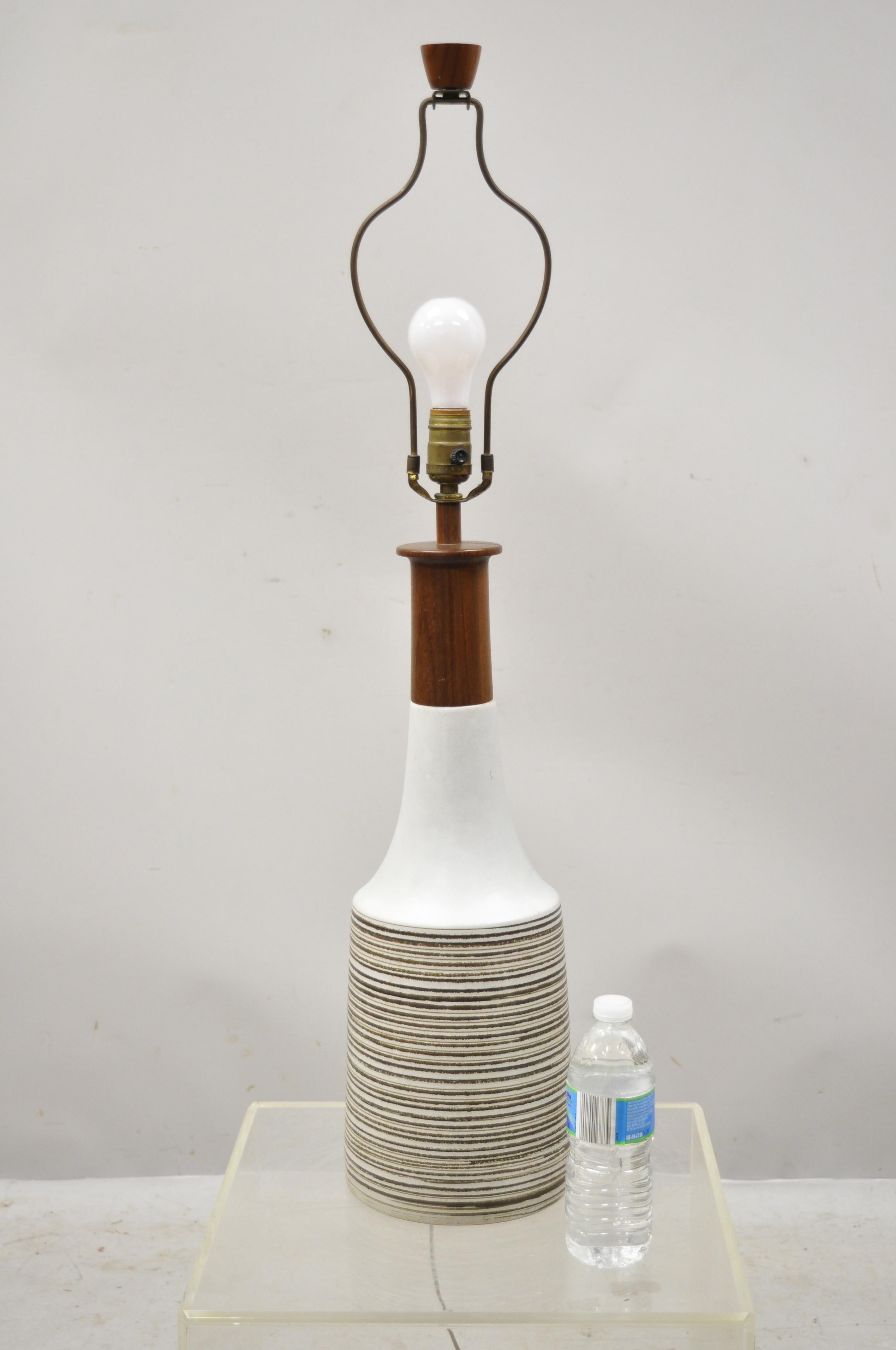 Vintage Gordon Martz for Marshall Studios Tall Ceramic Pottery Teak Table Lamp 3