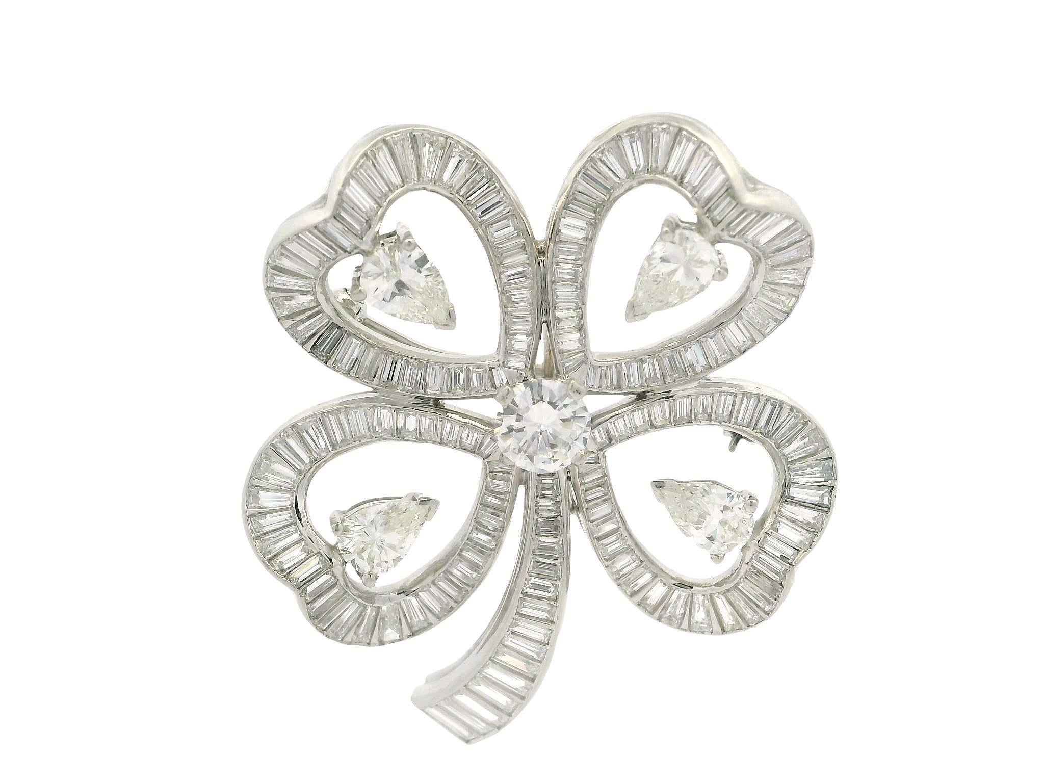 Vintage Gorgeous Platinum 8.75ctw Diamond Covered 4 Leaf Clover Heart Pin Brooch en venta 5