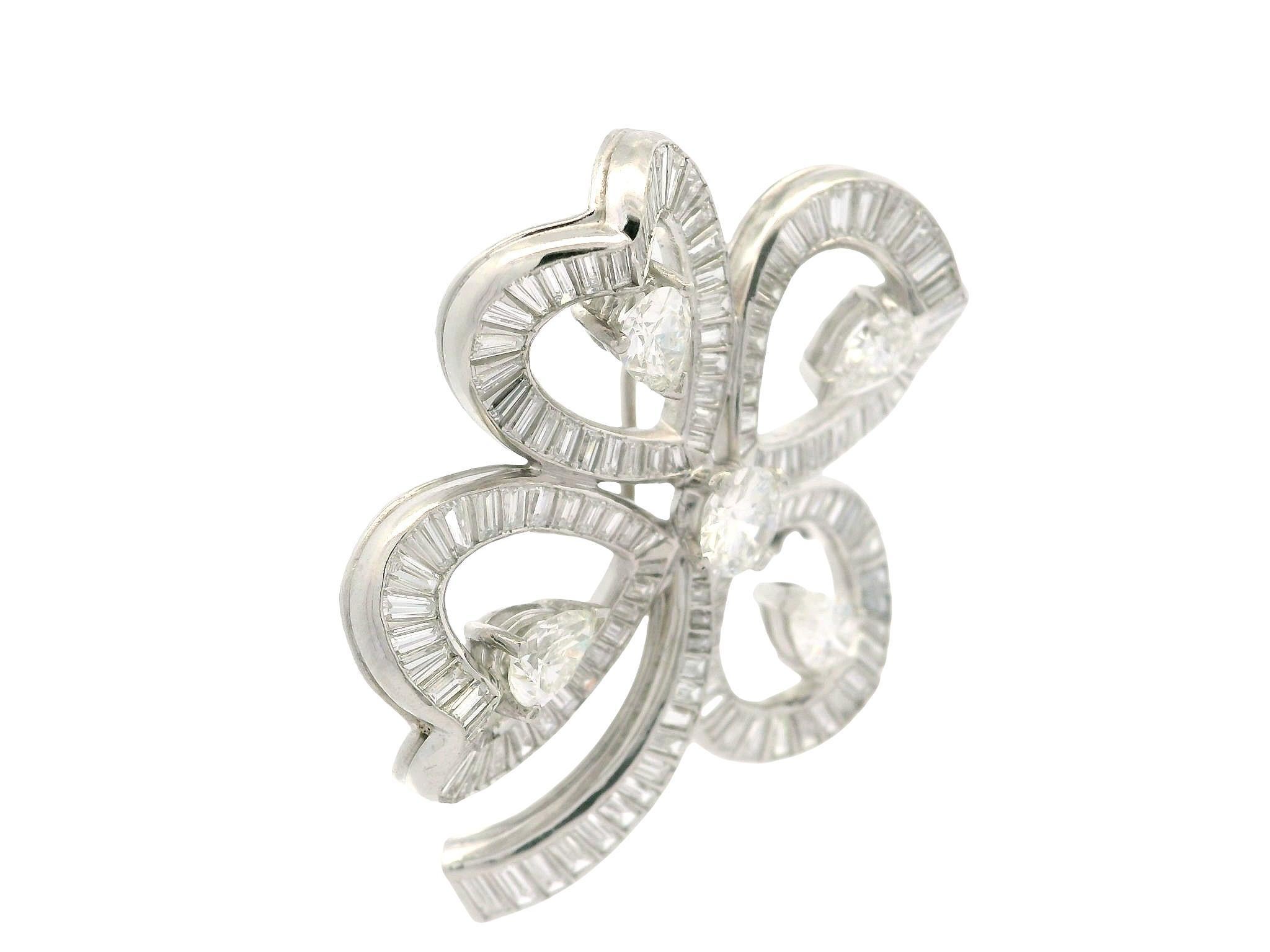 De las mujeres Vintage Gorgeous Platinum 8.75ctw Diamond Covered 4 Leaf Clover Heart Pin Brooch en venta