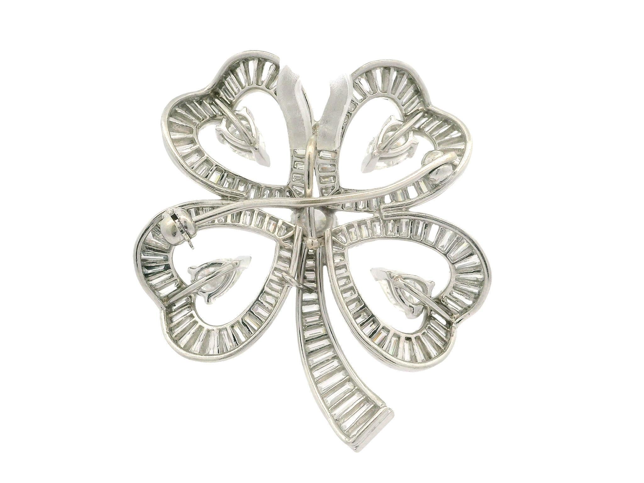 Vintage Gorgeous Platinum 8.75ctw Diamond Covered 4 Leaf Clover Heart Pin Brooch en venta 1