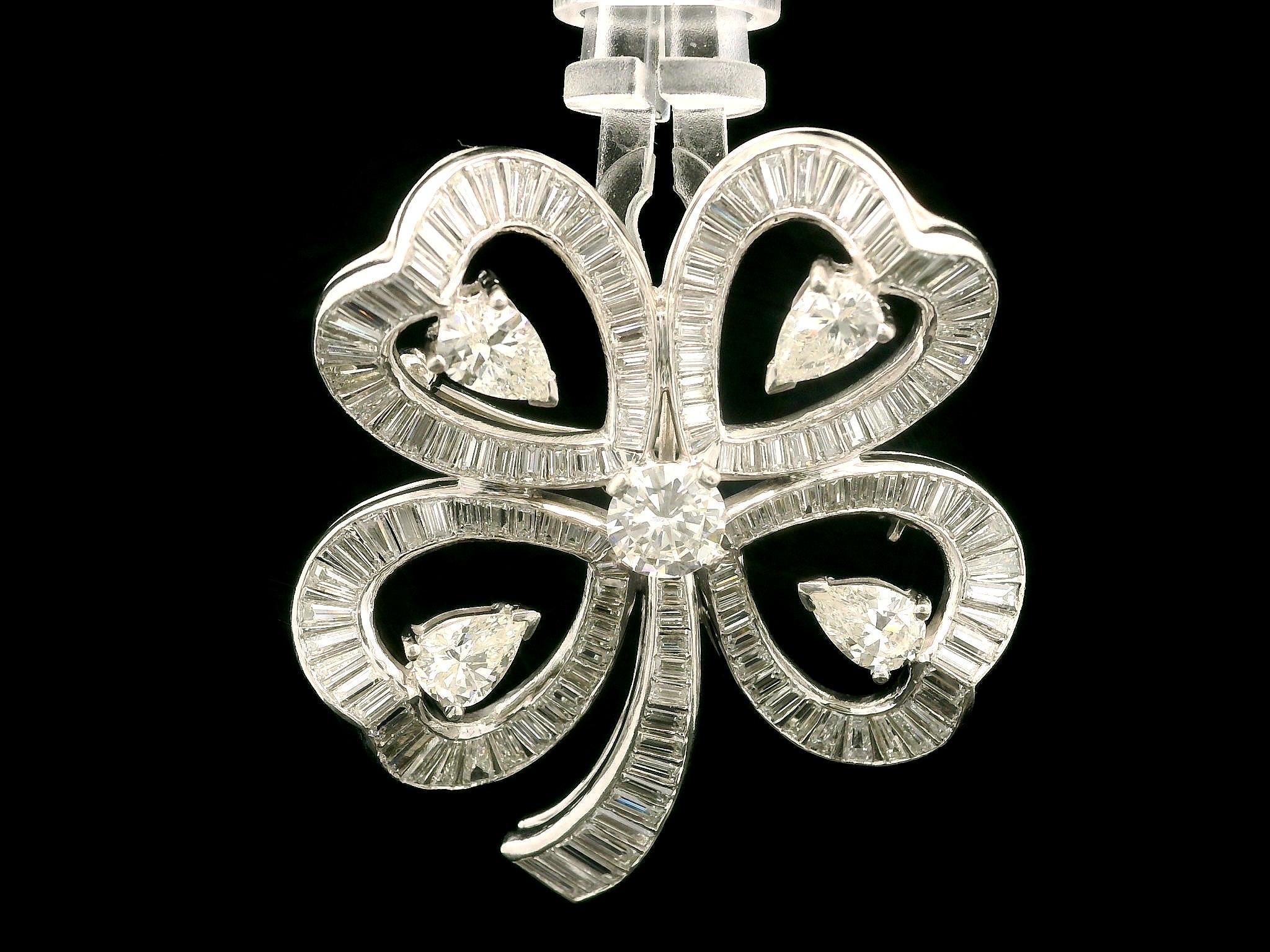 Vintage Gorgeous Platinum 8.75ctw Diamond Covered 4 Leaf Clover Heart Pin Brooch en venta 2