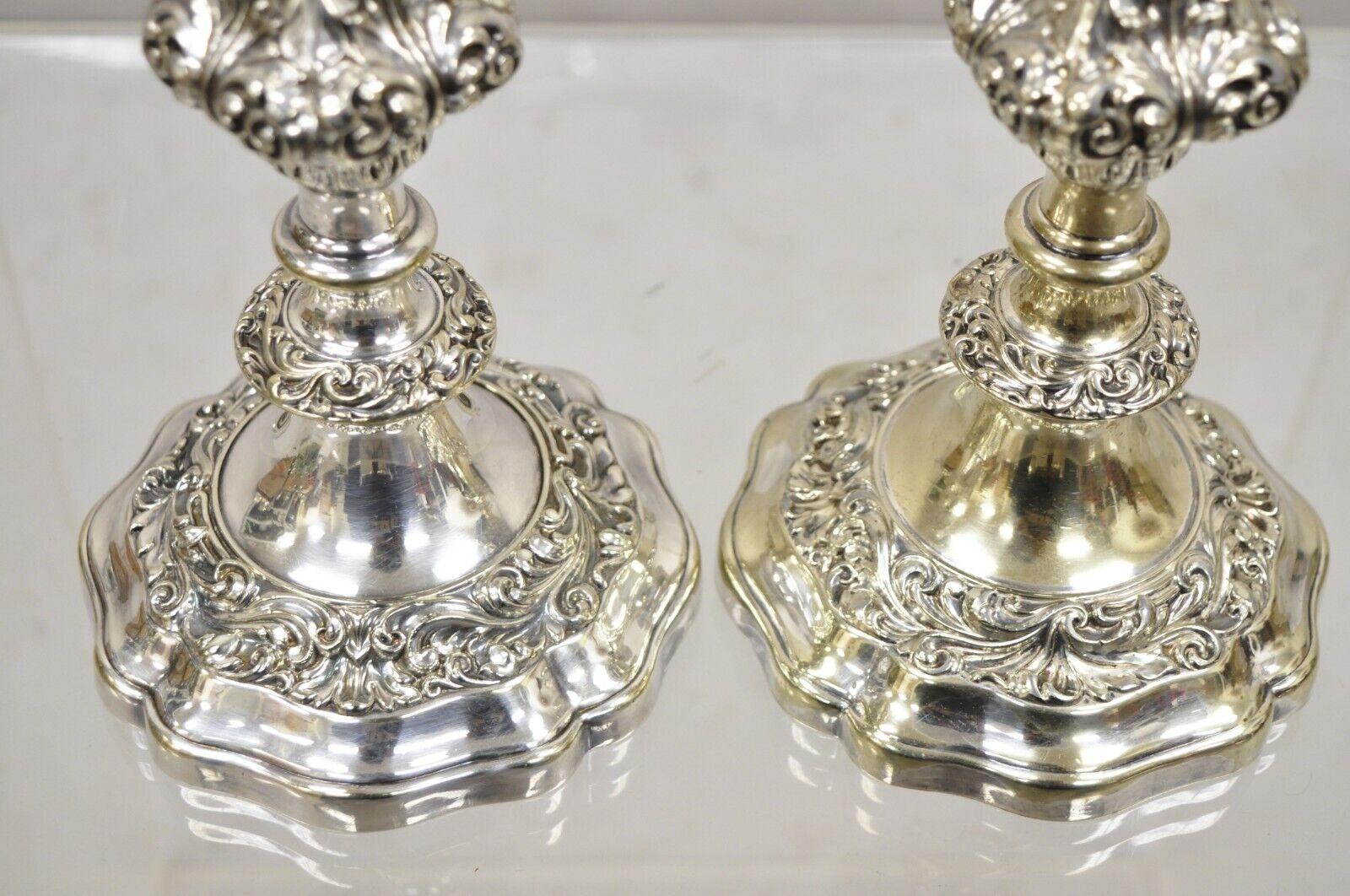 Vintage Gorham Baroque Repousse Silver Plated Single Candle Candlesks a Pair (Paire) en vente 1