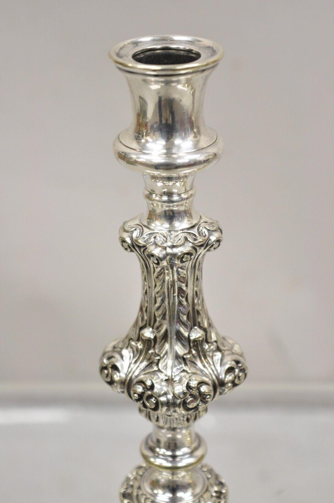 Vintage Gorham Baroque Repousse Silver Plated Single Candle Candlesks a Pair (Paire) en vente 3
