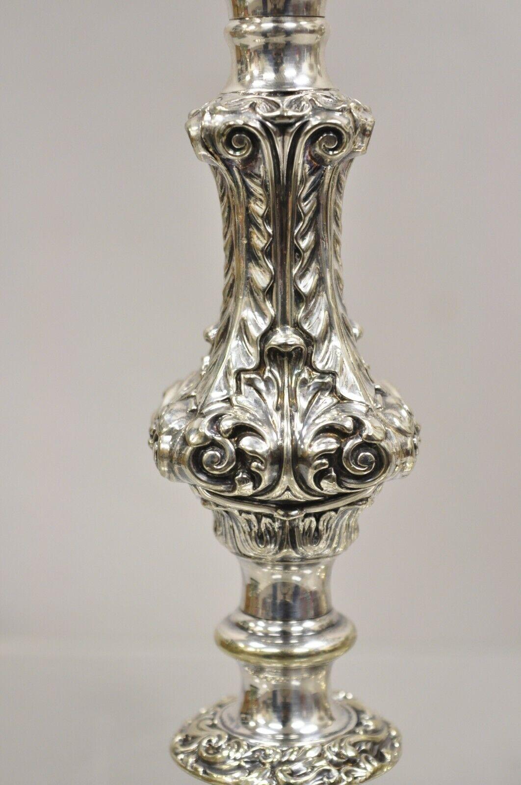 Vintage Gorham Baroque Repousse Silver Plated Single Candle Candlesks a Pair (Paire) en vente 4