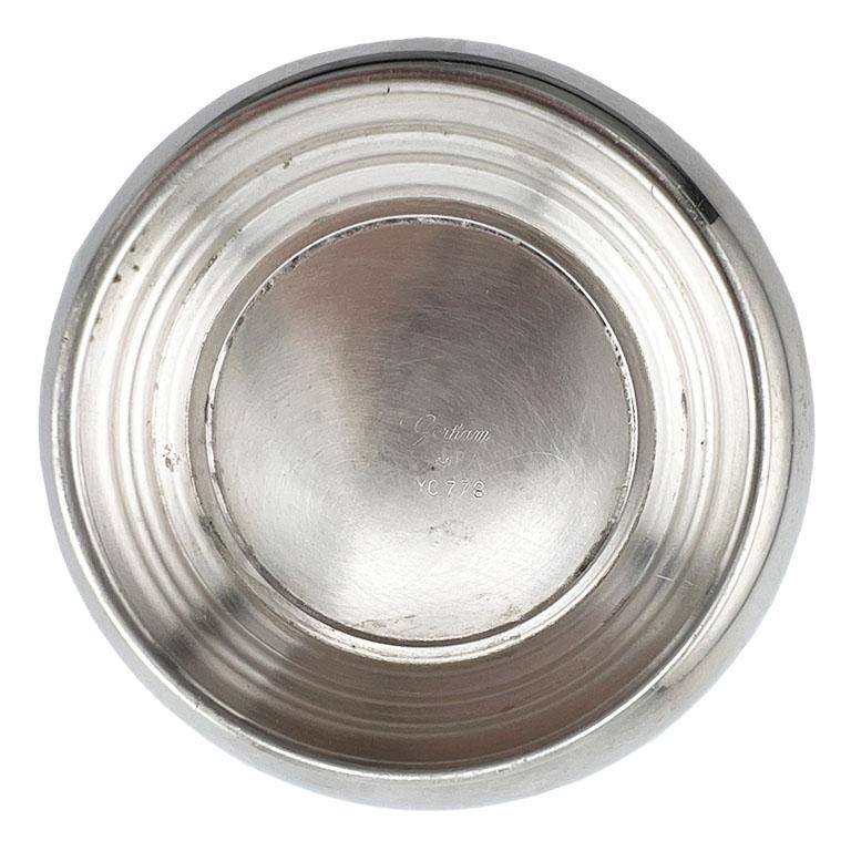 Coloniale americano Ciotola per caramelle con piedini in stile Revere di Gorham Silverplate d'epoca - Eleganza di metà secolo in vendita