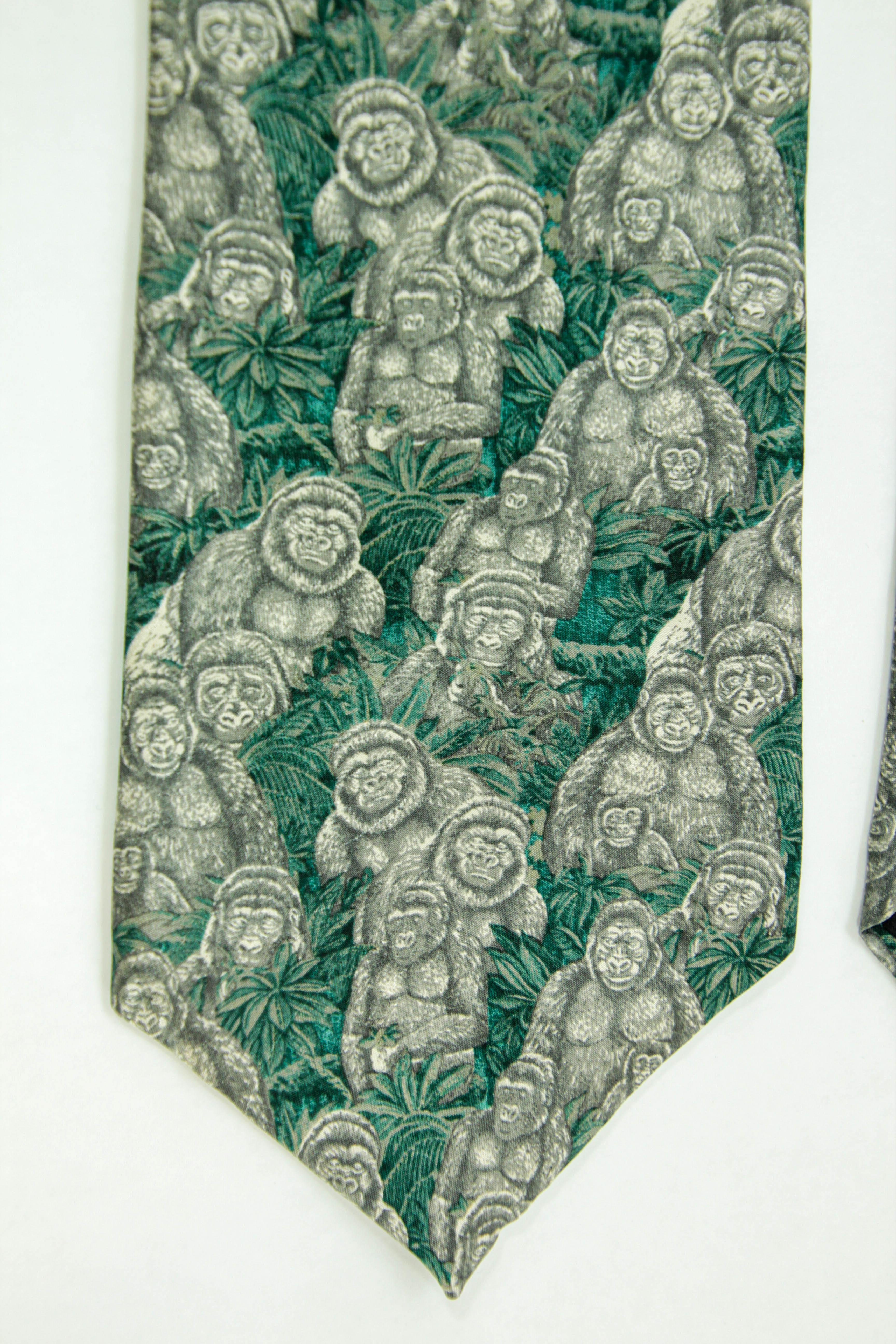 Gray Vintage Gorillas Endangered Species Men’s Silk Neck Tie in Green Color 1990 For Sale