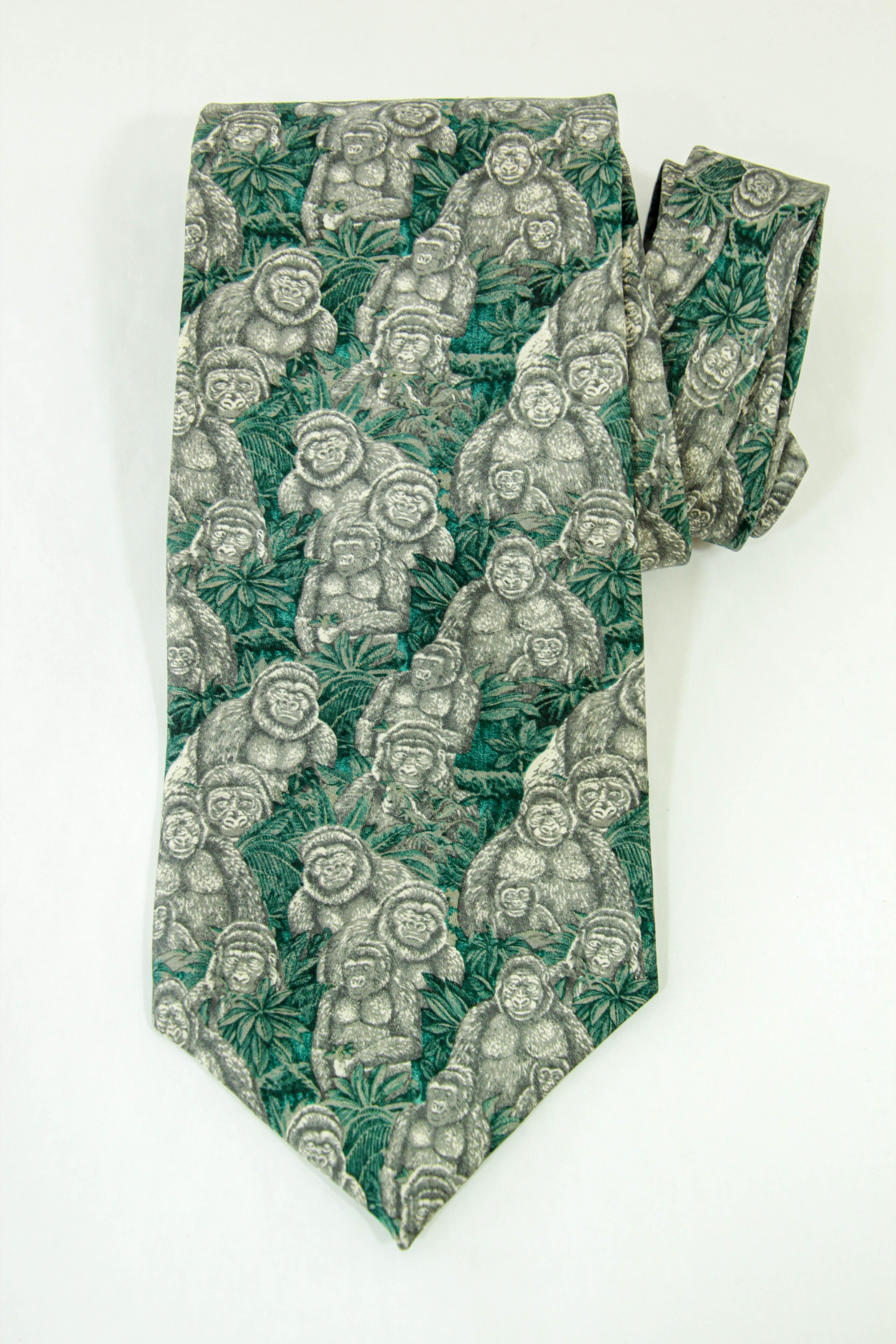 Vintage Gorillas Endangered Species Men’s Silk Neck Tie in Green Color 1990 For Sale 2