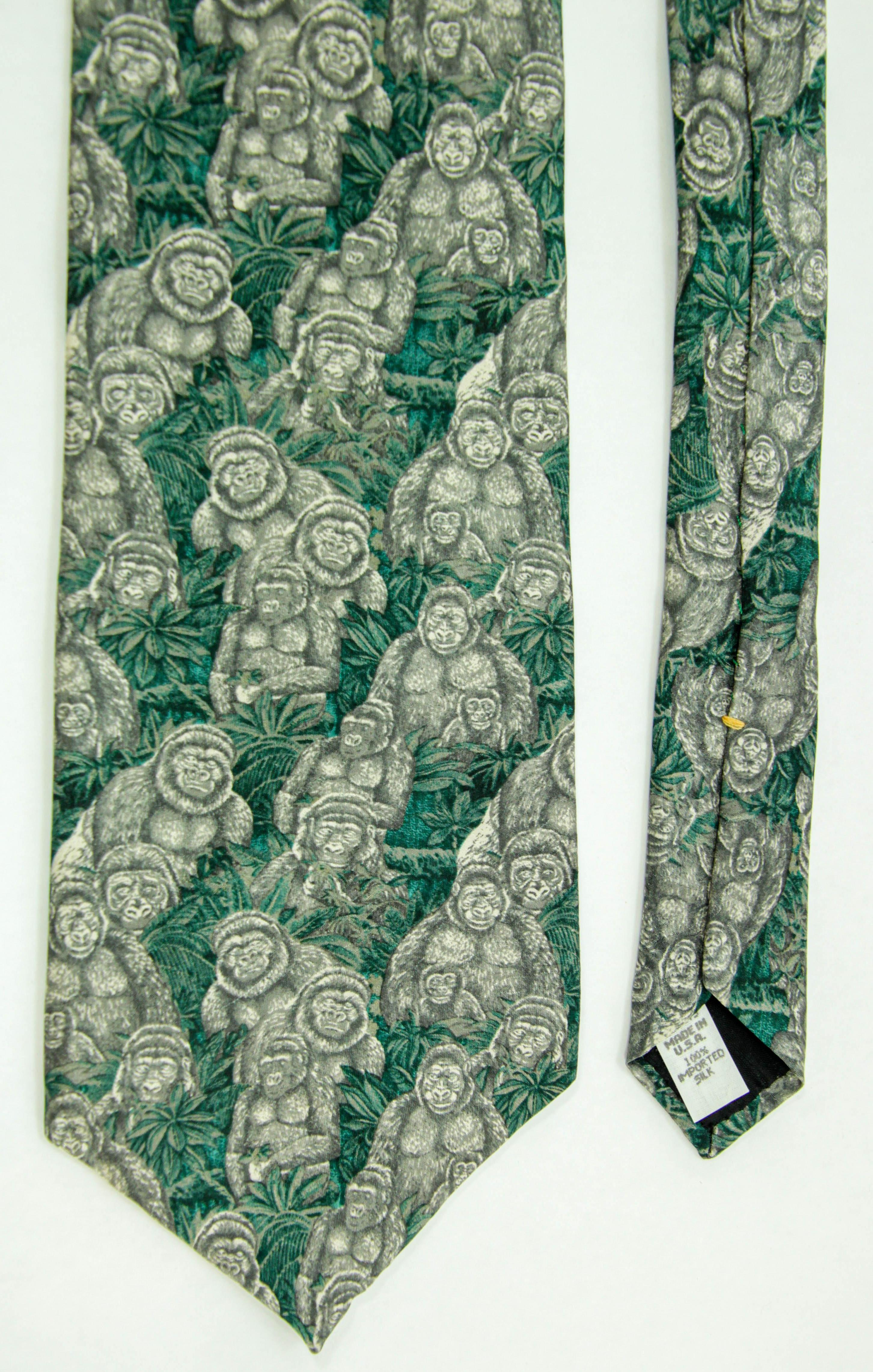 Vintage Gorillas Endangered Species Men’s Silk Neck Tie in Green Color 1990 For Sale 3