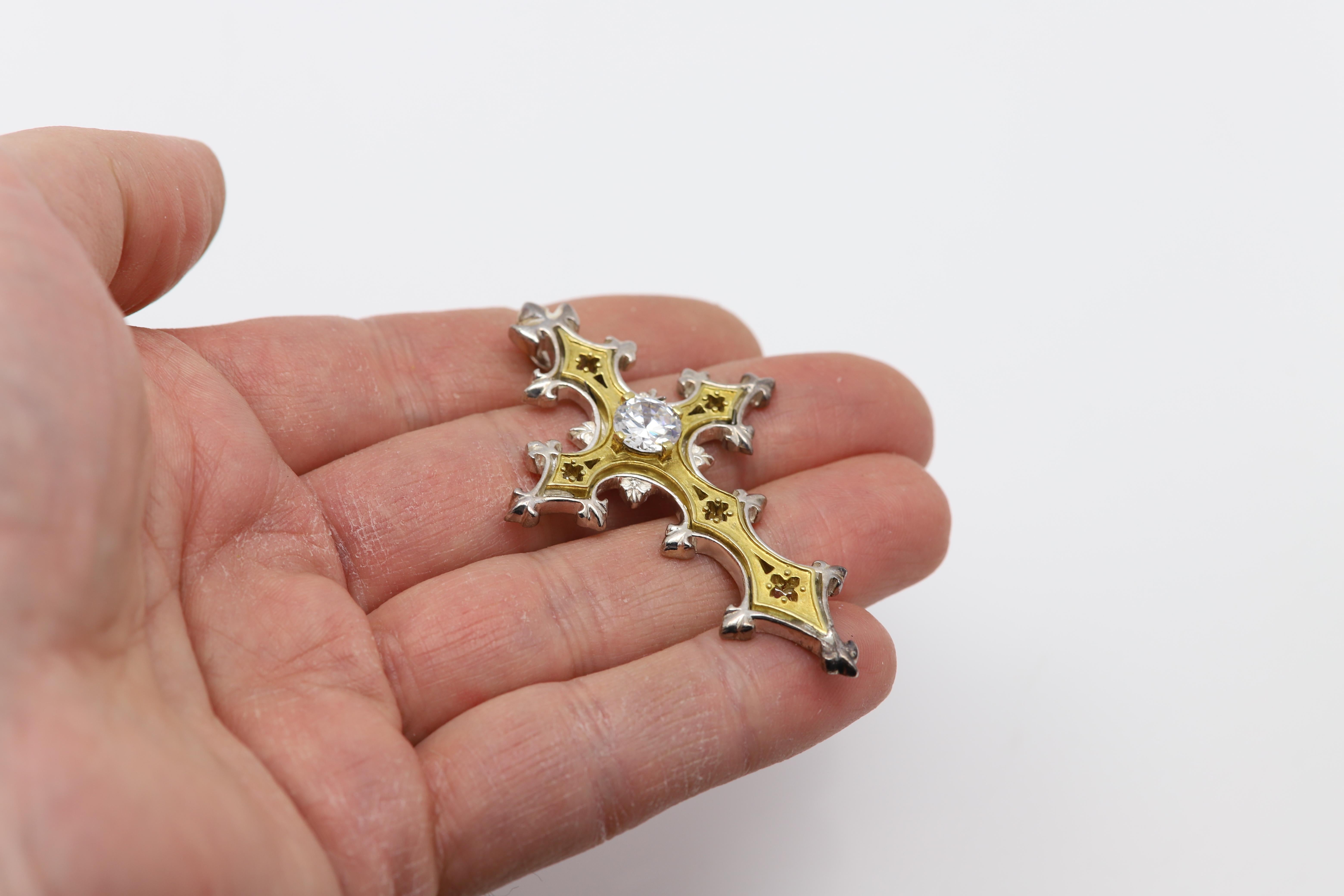 Croce gotica vintage in argento sterling 925 e ottone Artistics in vendita 1