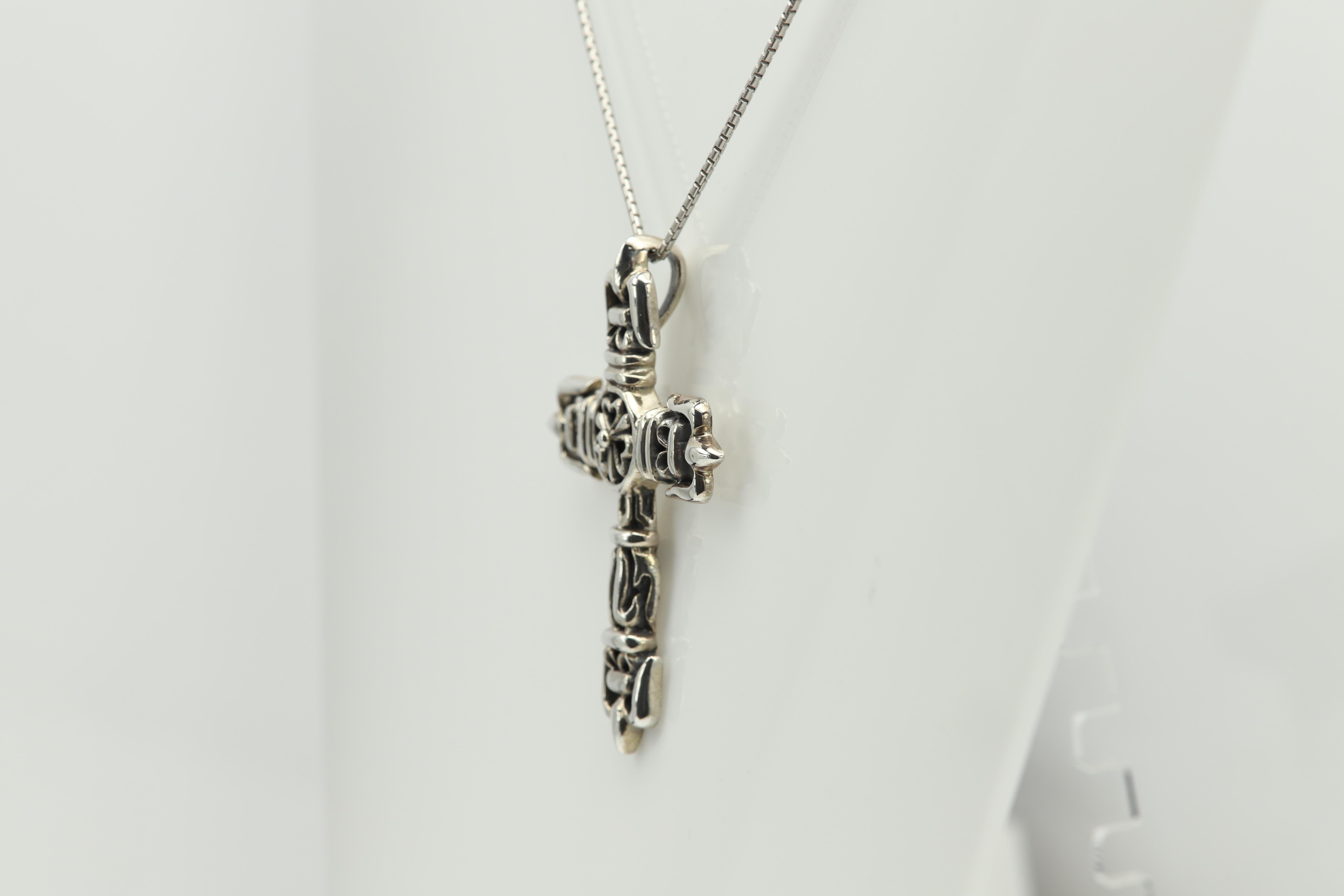 Vintage Gothic Cross Sterling Silver Tribal Cross Pendant Cross In New Condition For Sale In Brooklyn, NY