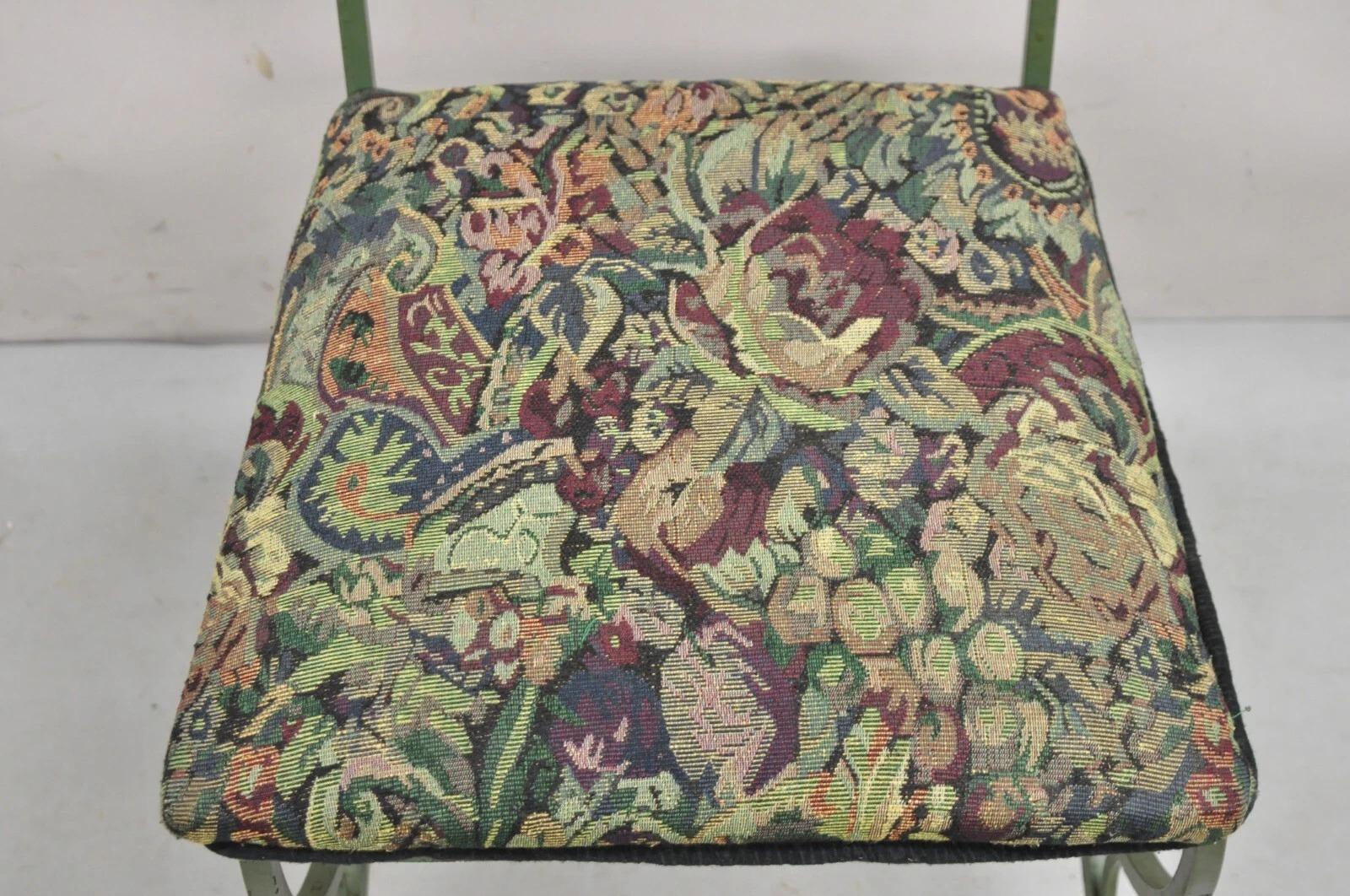 Ensemble de 4 chaises de salle à manger de style gothique Hollywood Regency en fer forgé vert en vente 1