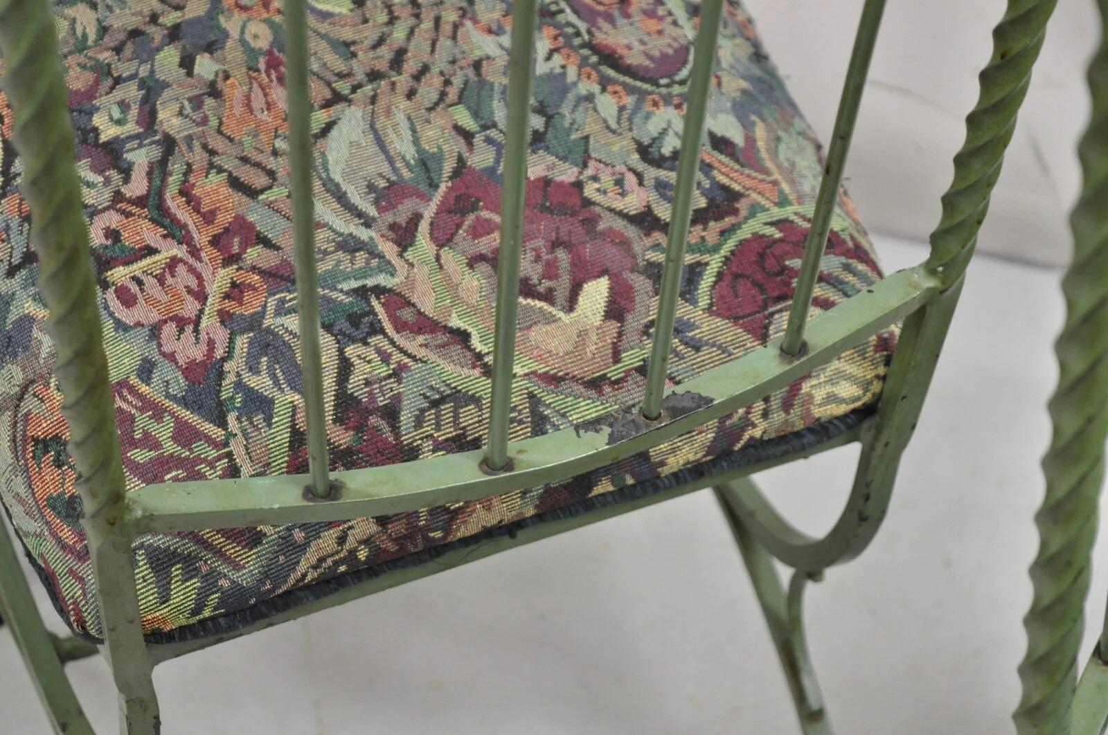 Ensemble de 4 chaises de salle à manger de style gothique Hollywood Regency en fer forgé vert en vente 2