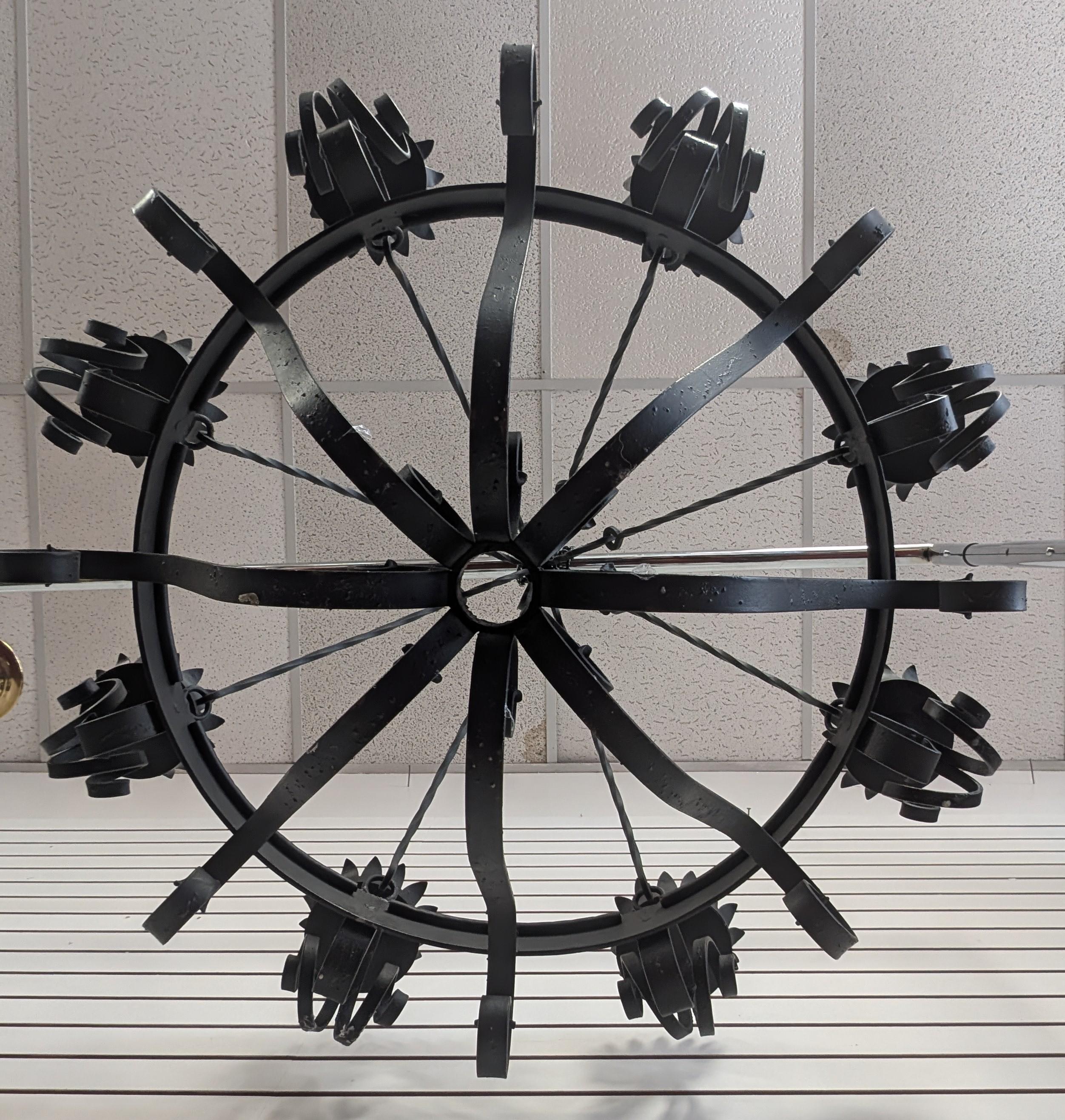 Lampadario a 8 candele in ferro battuto in stile gotico revival vintage, 33 