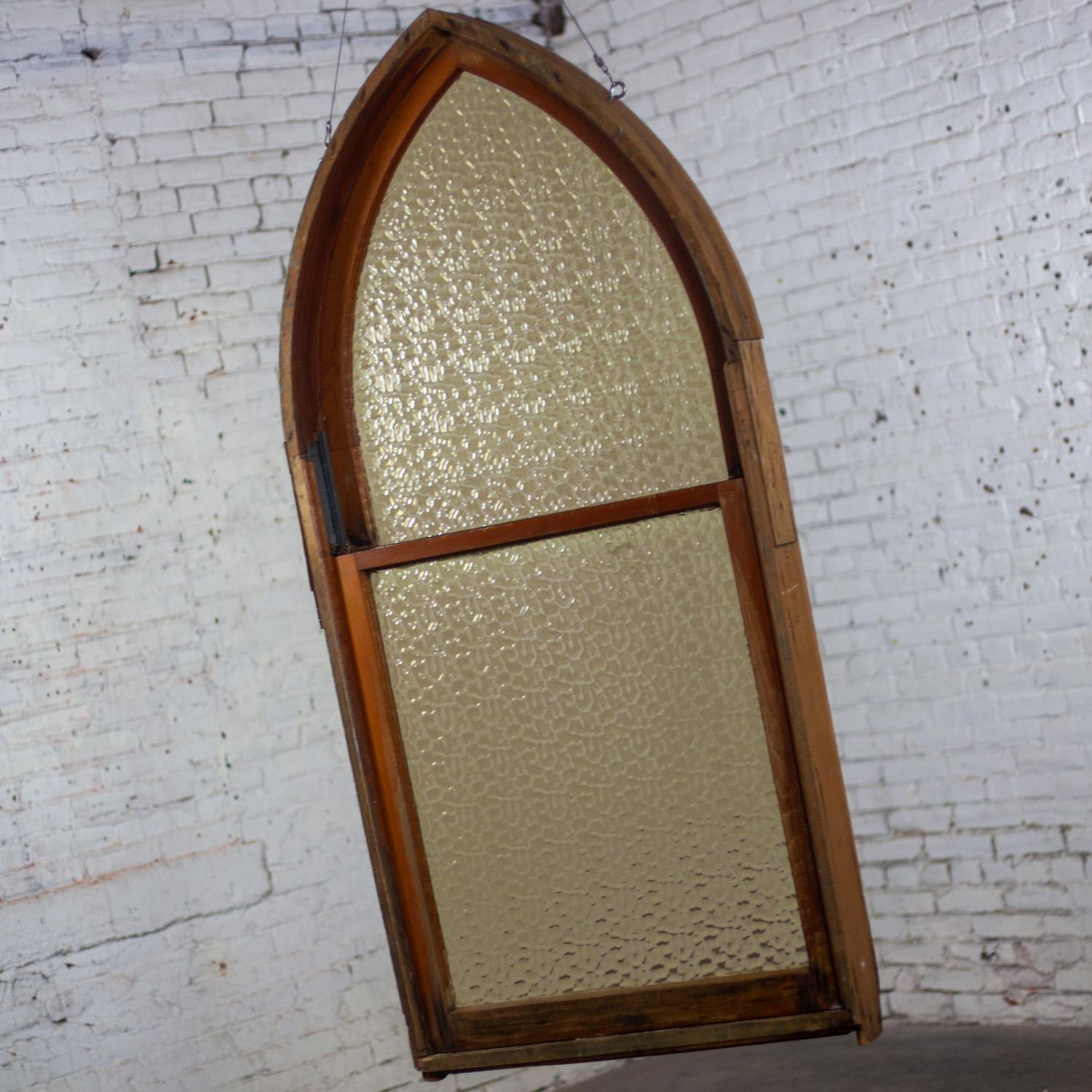Décor de fenêtre ou de mur en bois rustique de style gothique vintage avec verre bombé ambré en vente 5
