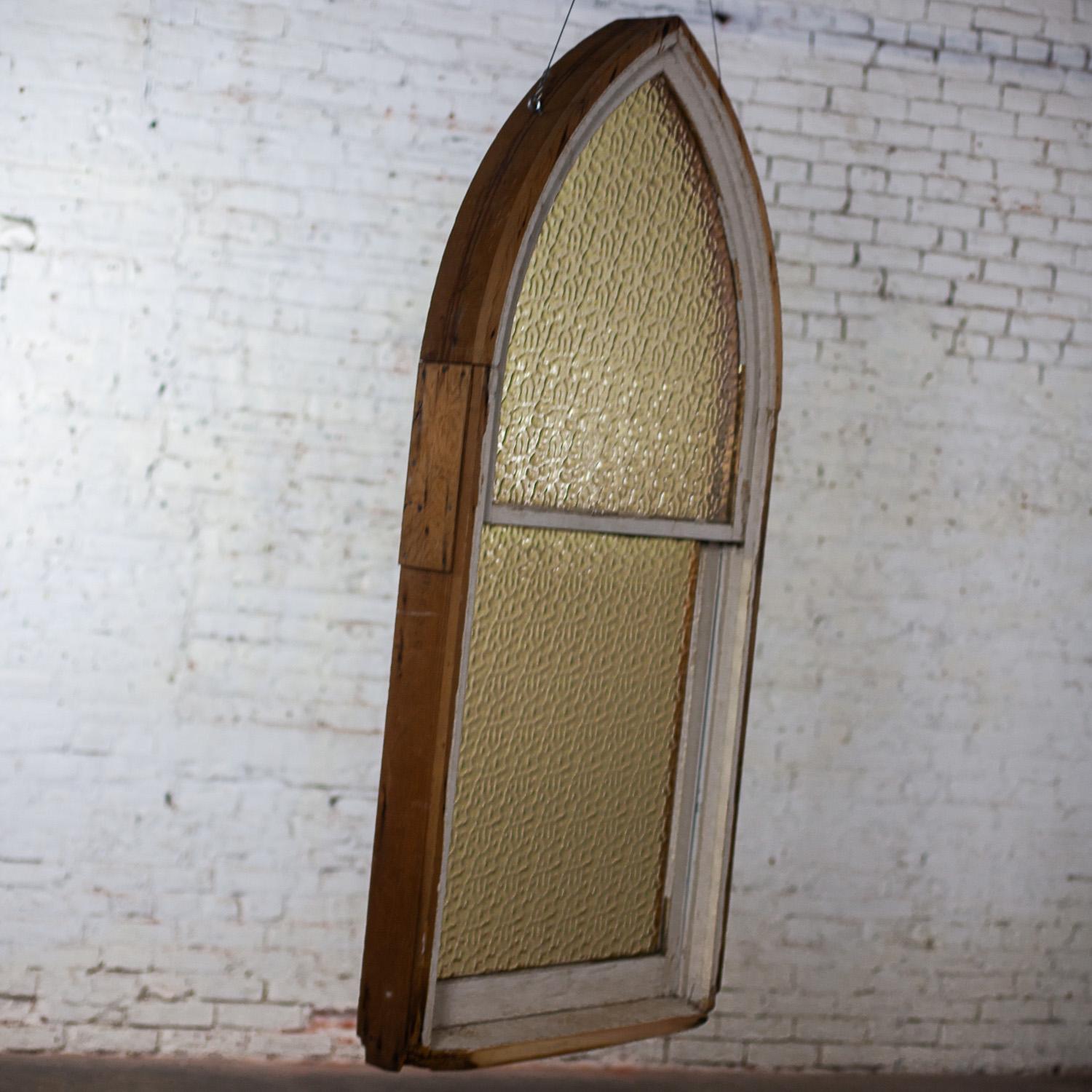 Décor de fenêtre ou de mur en bois rustique de style gothique vintage avec verre bombé ambré en vente 1