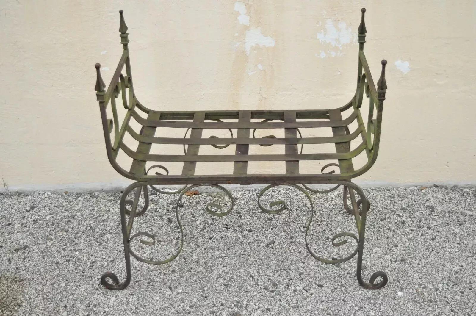 Vintage Gothic Schmiedeeisen Curule Scrollwork Distressed Grün Bank w Finials im Angebot 6