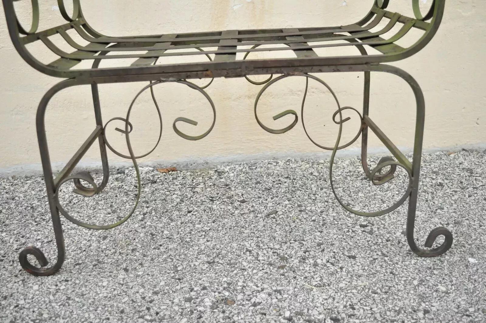 Vintage Gothic Schmiedeeisen Curule Scrollwork Distressed Grün Bank w Finials (Unbekannt) im Angebot