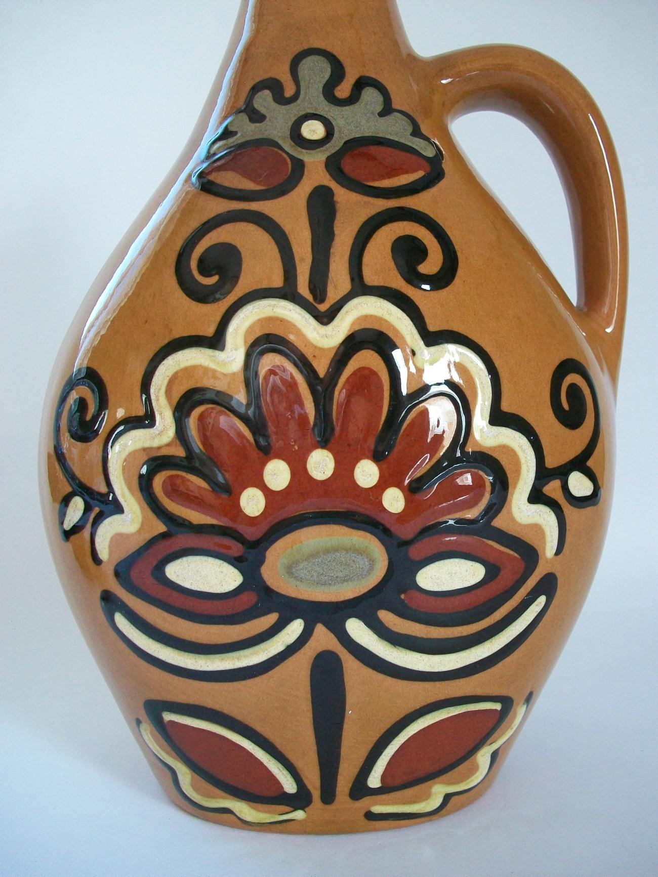 Vintage Gouda Pottery Jug with Stopper, Hand Painted, Holland, 20th Century In Good Condition For Sale In Chatham, ON