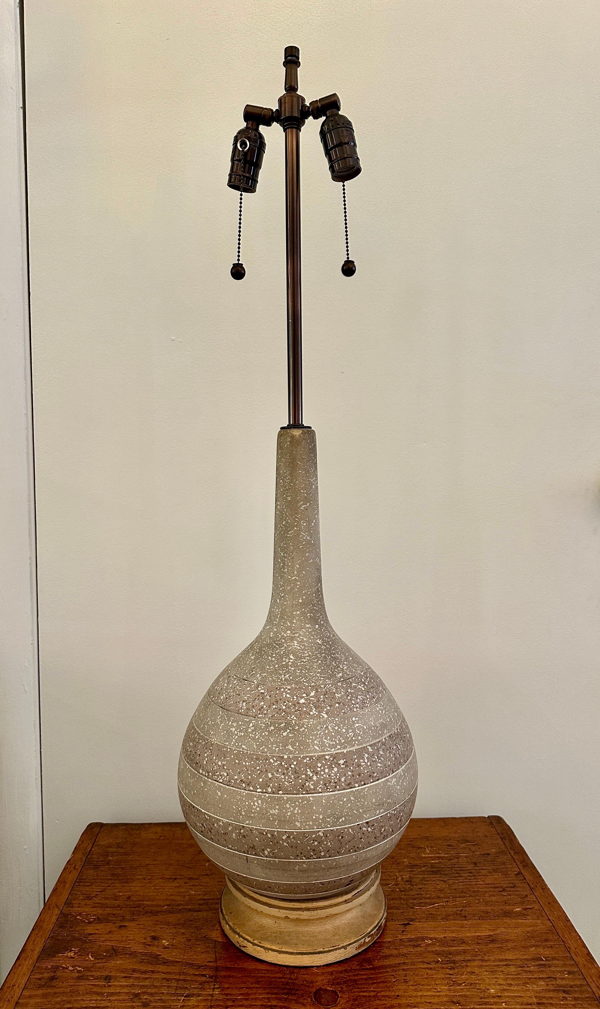 Vintage Gourd Shaped Ceramic Lamp in Matte Finish Table Lamp For Sale 4